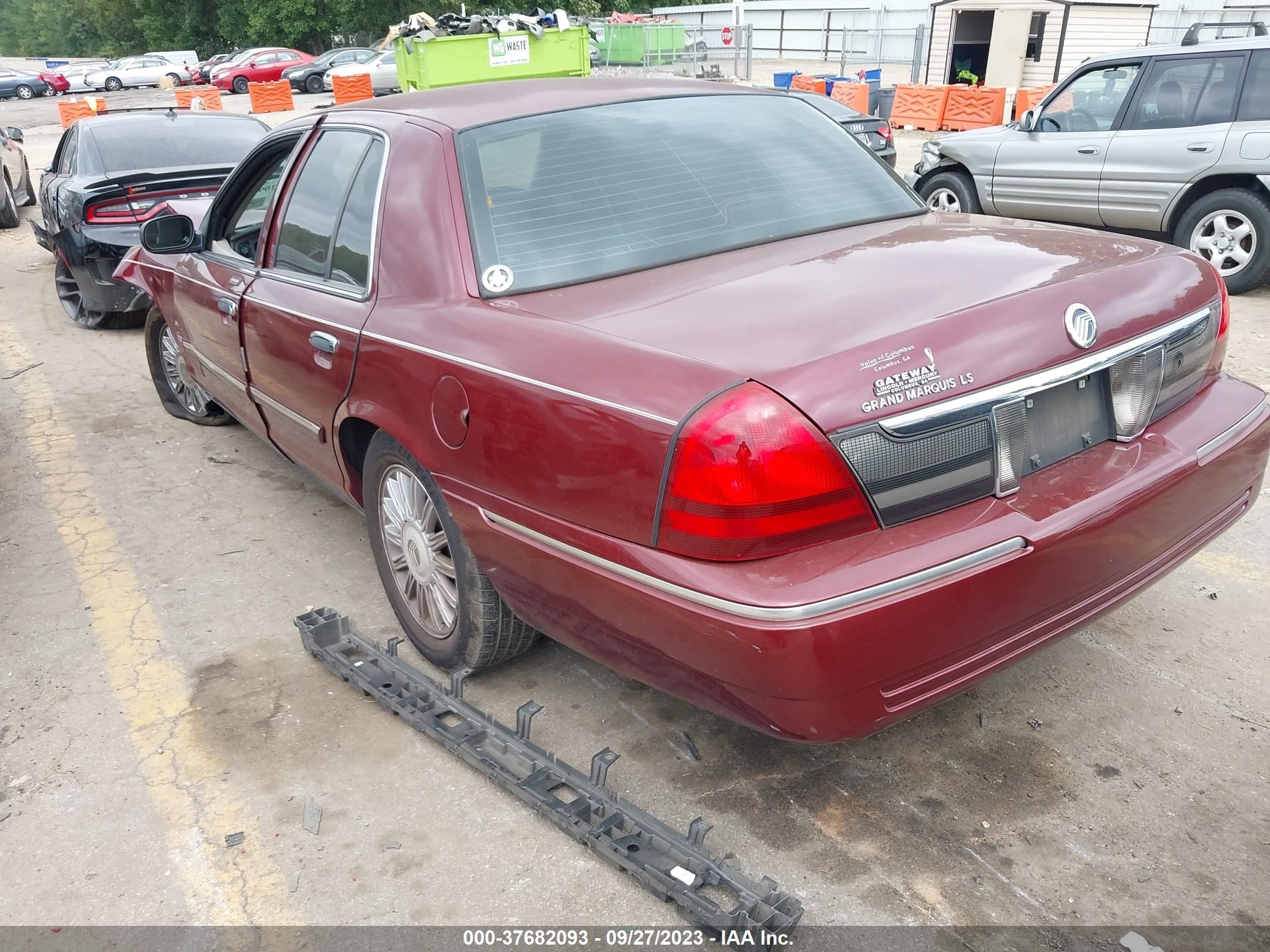 Photo 2 VIN: 2MEHM75VX9X600798 - MERCURY GRAND MARQUIS 