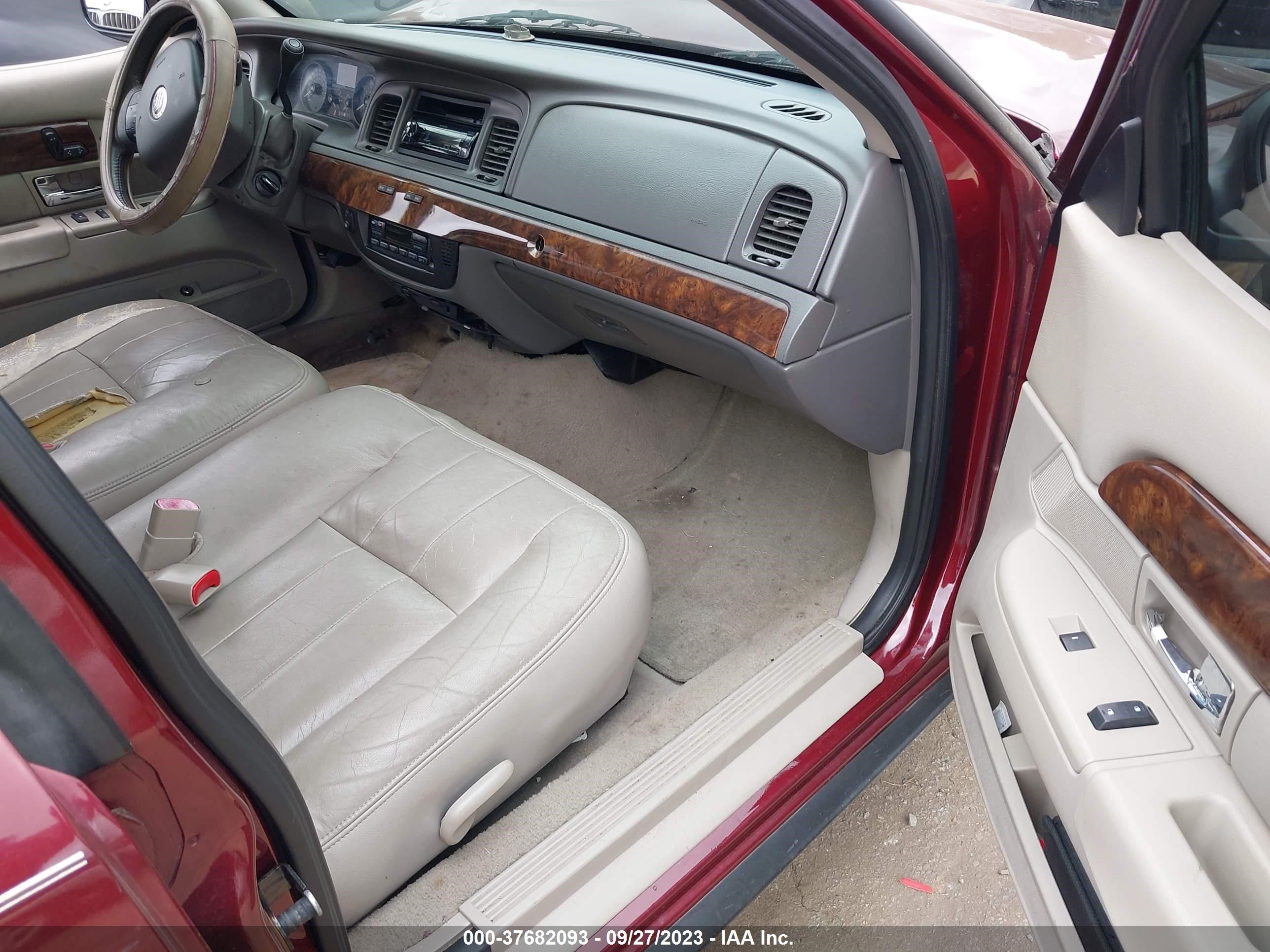 Photo 4 VIN: 2MEHM75VX9X600798 - MERCURY GRAND MARQUIS 