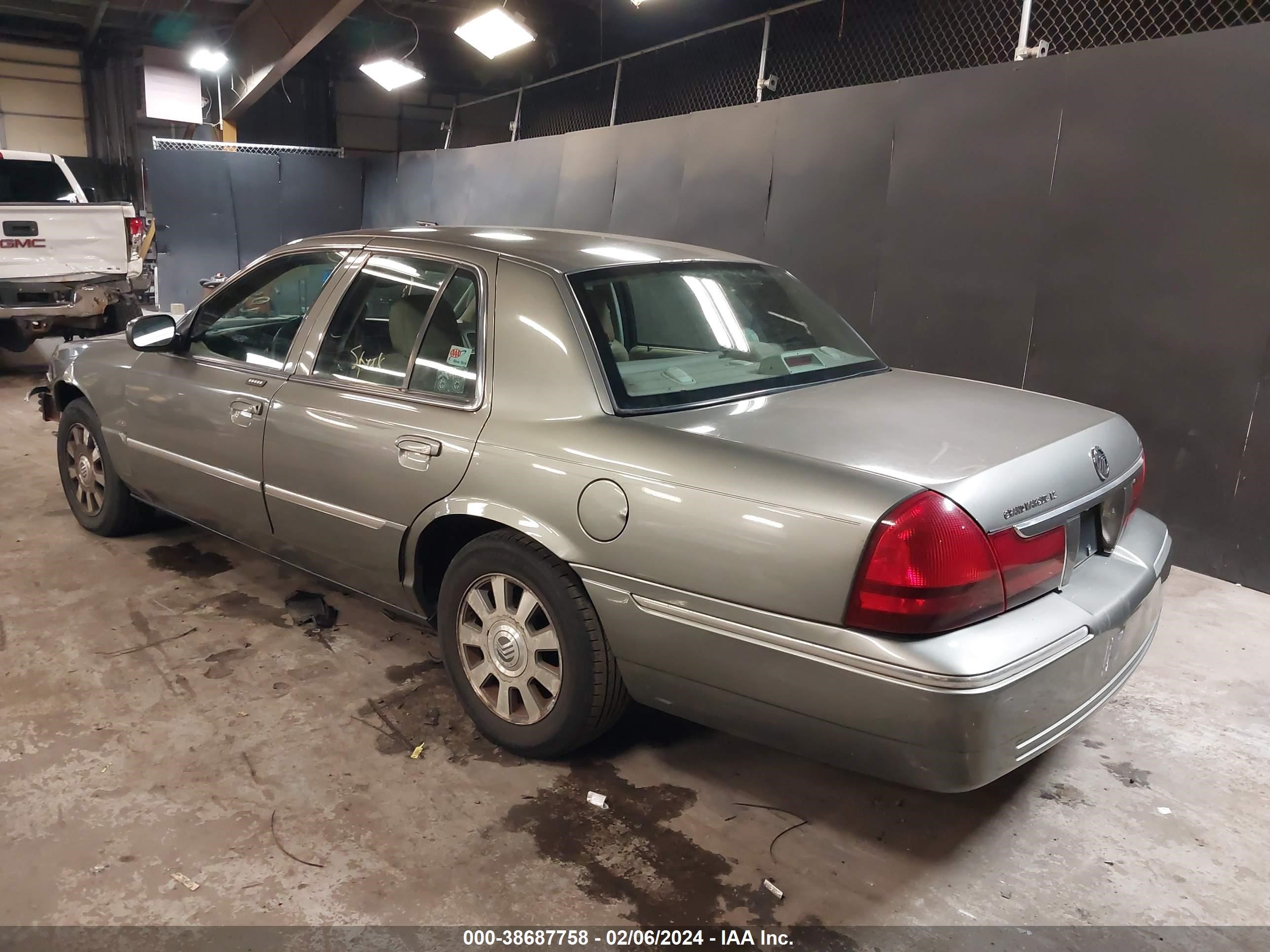 Photo 2 VIN: 2MEHM75W03X667586 - MERCURY GRAND MARQUIS 