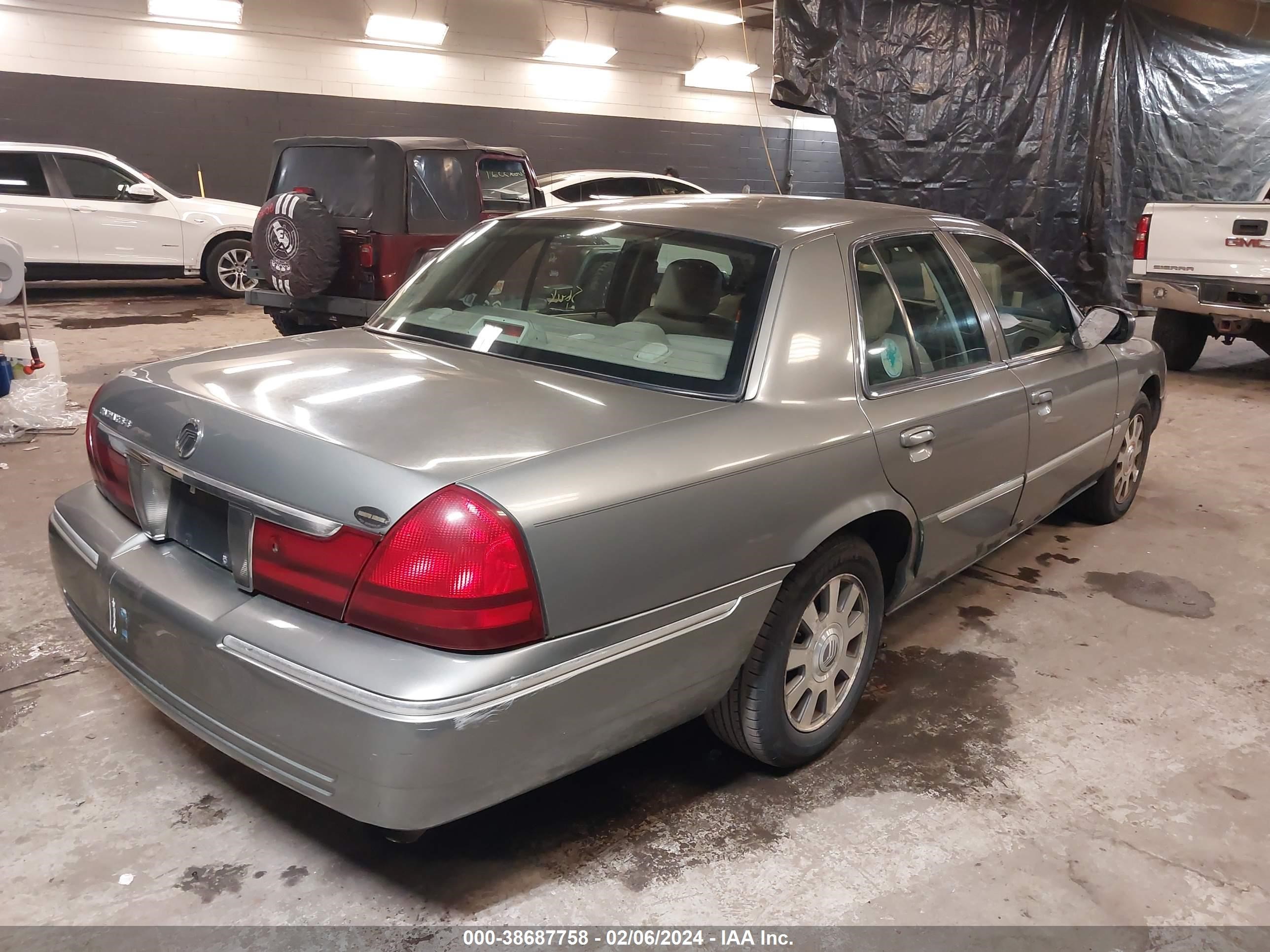 Photo 3 VIN: 2MEHM75W03X667586 - MERCURY GRAND MARQUIS 