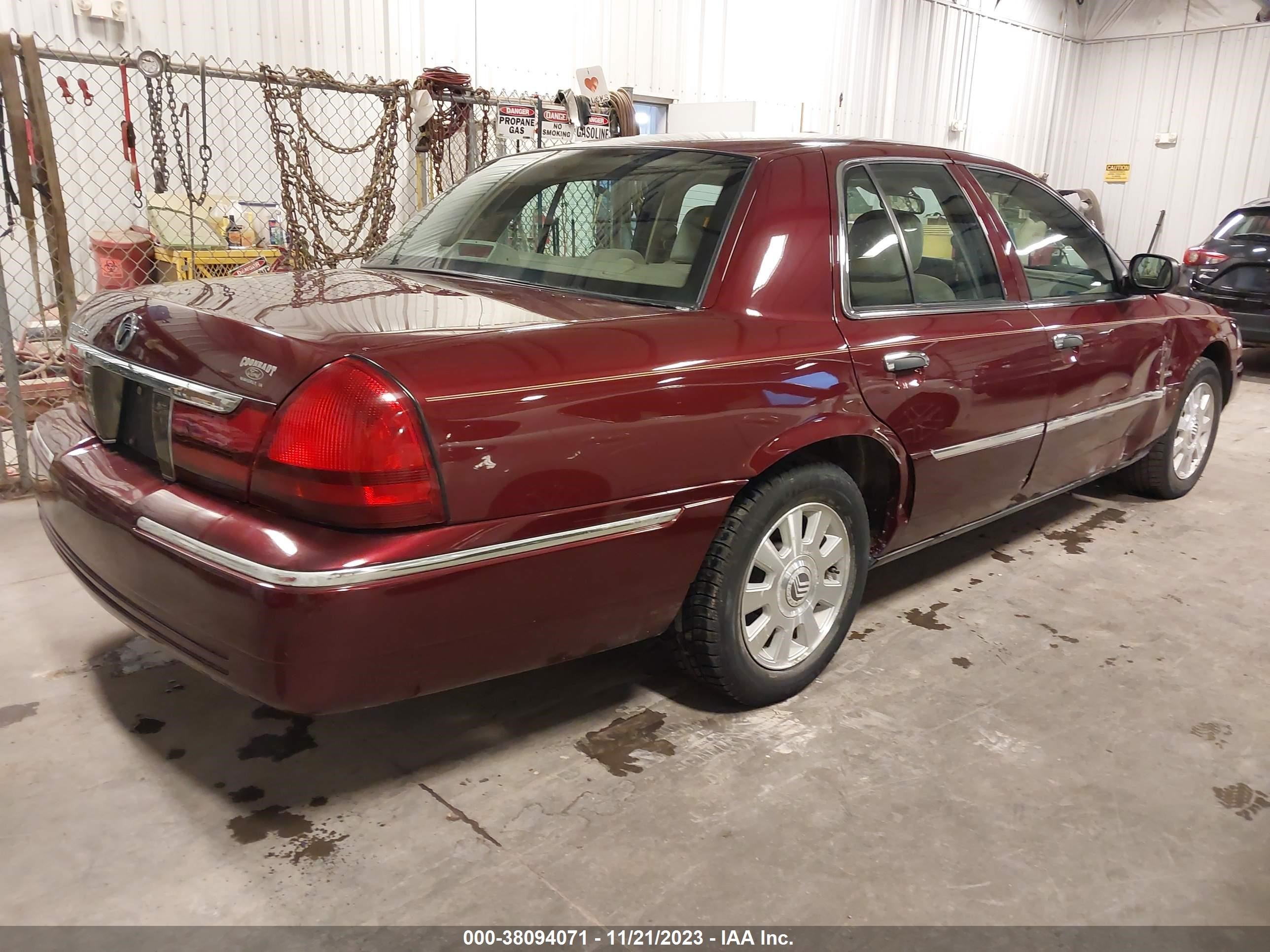 Photo 3 VIN: 2MEHM75W04X671638 - MERCURY GRAND MARQUIS 