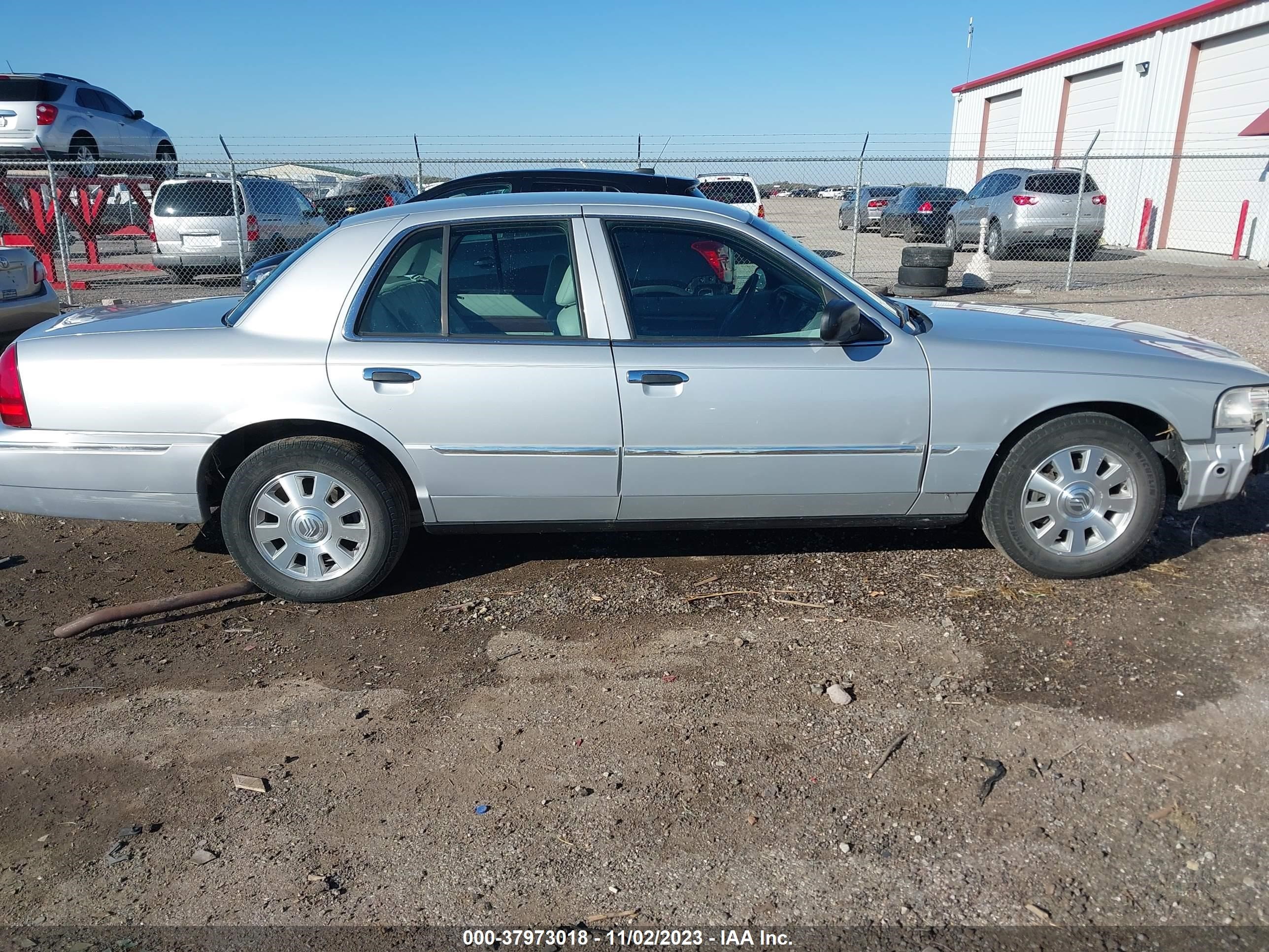 Photo 12 VIN: 2MEHM75W13X670044 - MERCURY GRAND MARQUIS 