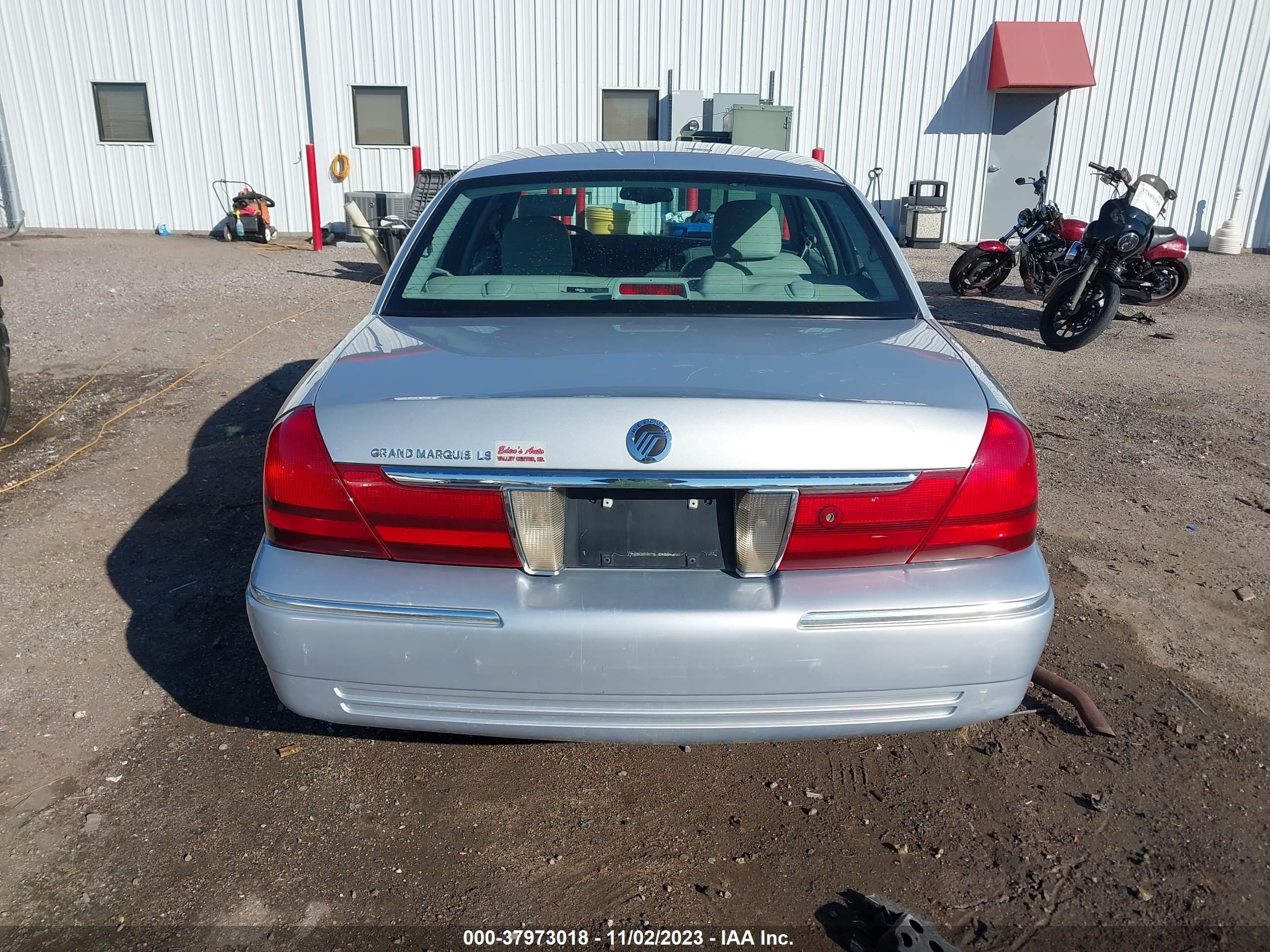 Photo 15 VIN: 2MEHM75W13X670044 - MERCURY GRAND MARQUIS 