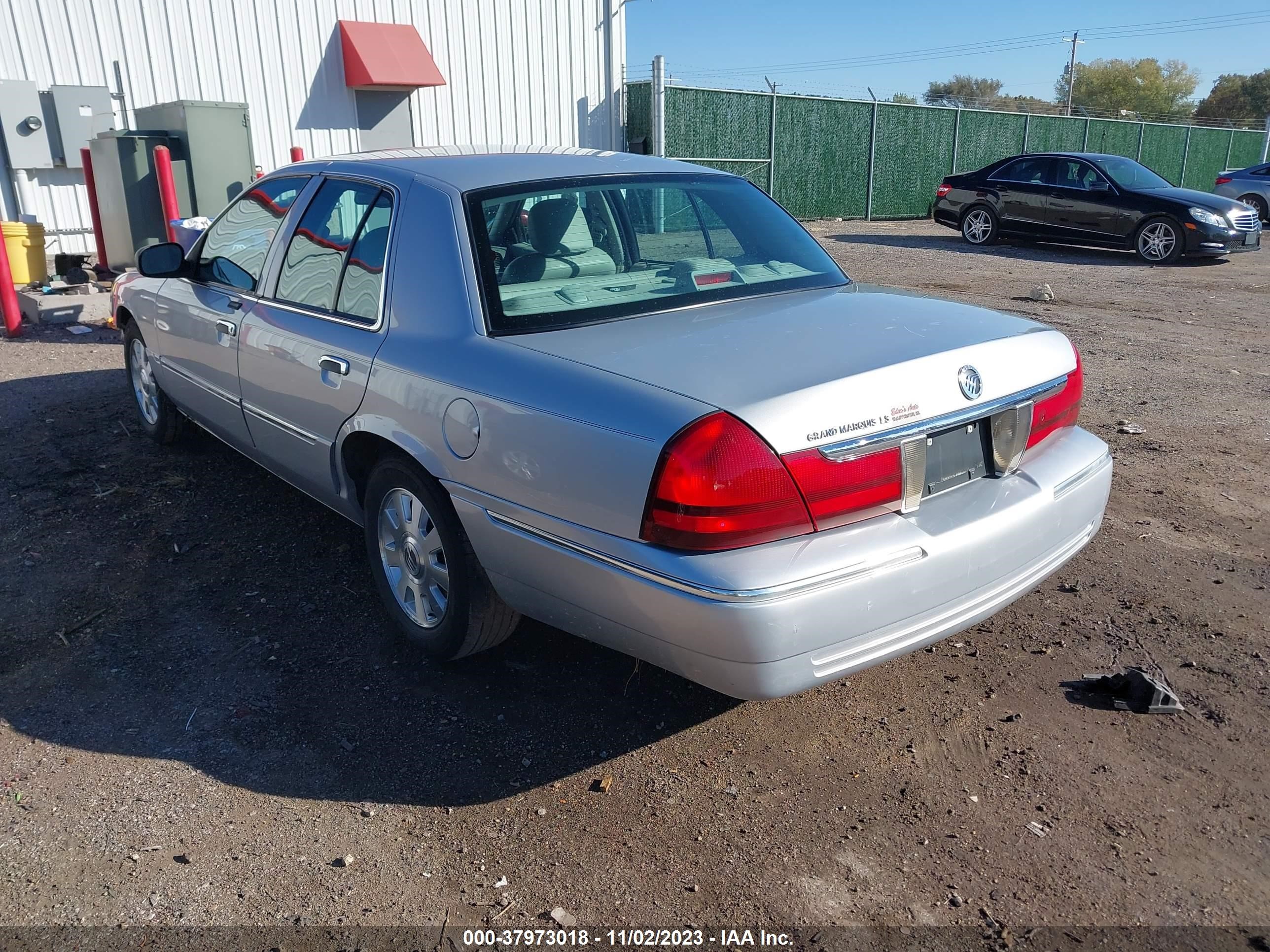 Photo 2 VIN: 2MEHM75W13X670044 - MERCURY GRAND MARQUIS 