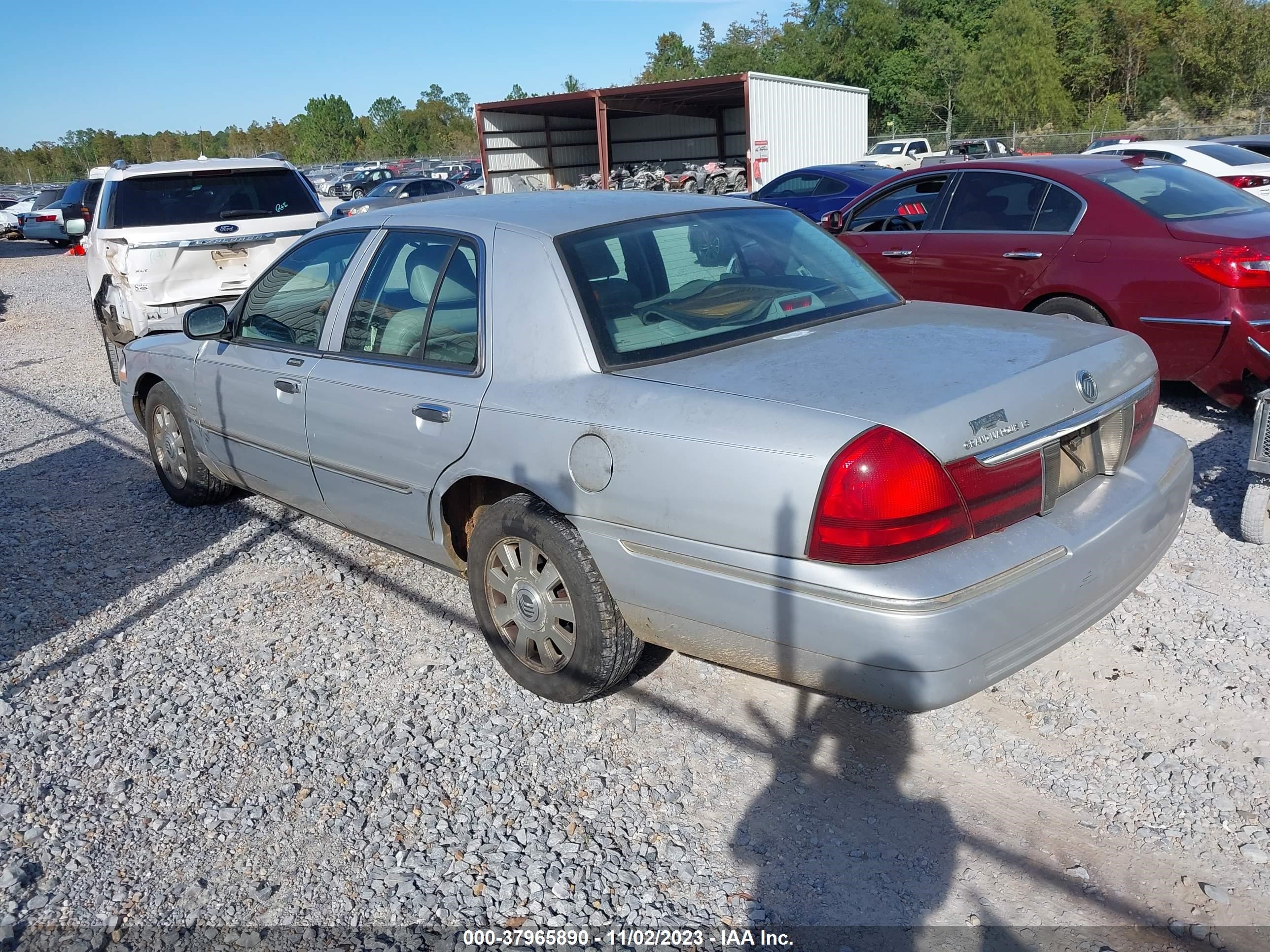 Photo 2 VIN: 2MEHM75W13X679665 - MERCURY GRAND MARQUIS 