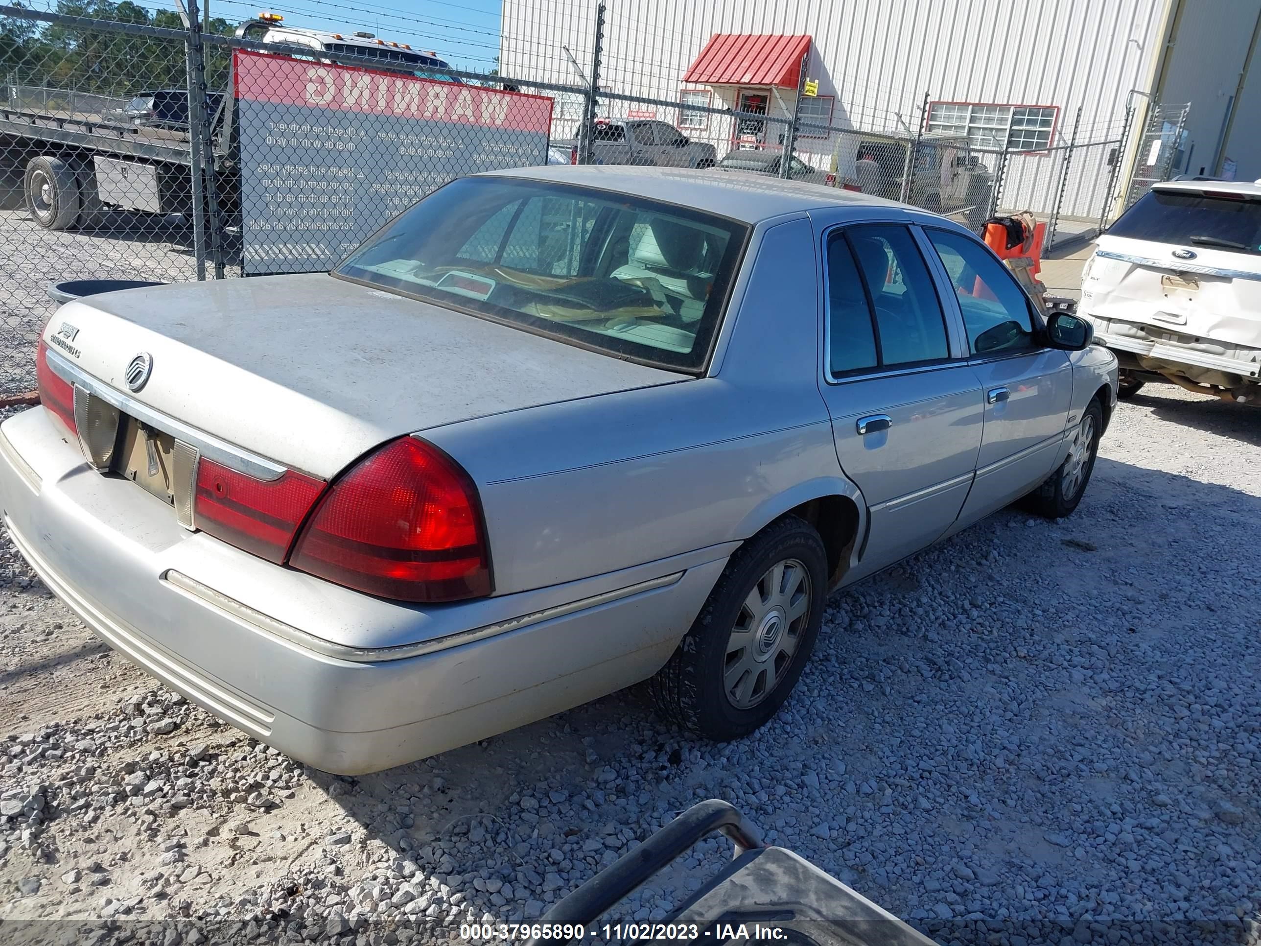 Photo 3 VIN: 2MEHM75W13X679665 - MERCURY GRAND MARQUIS 