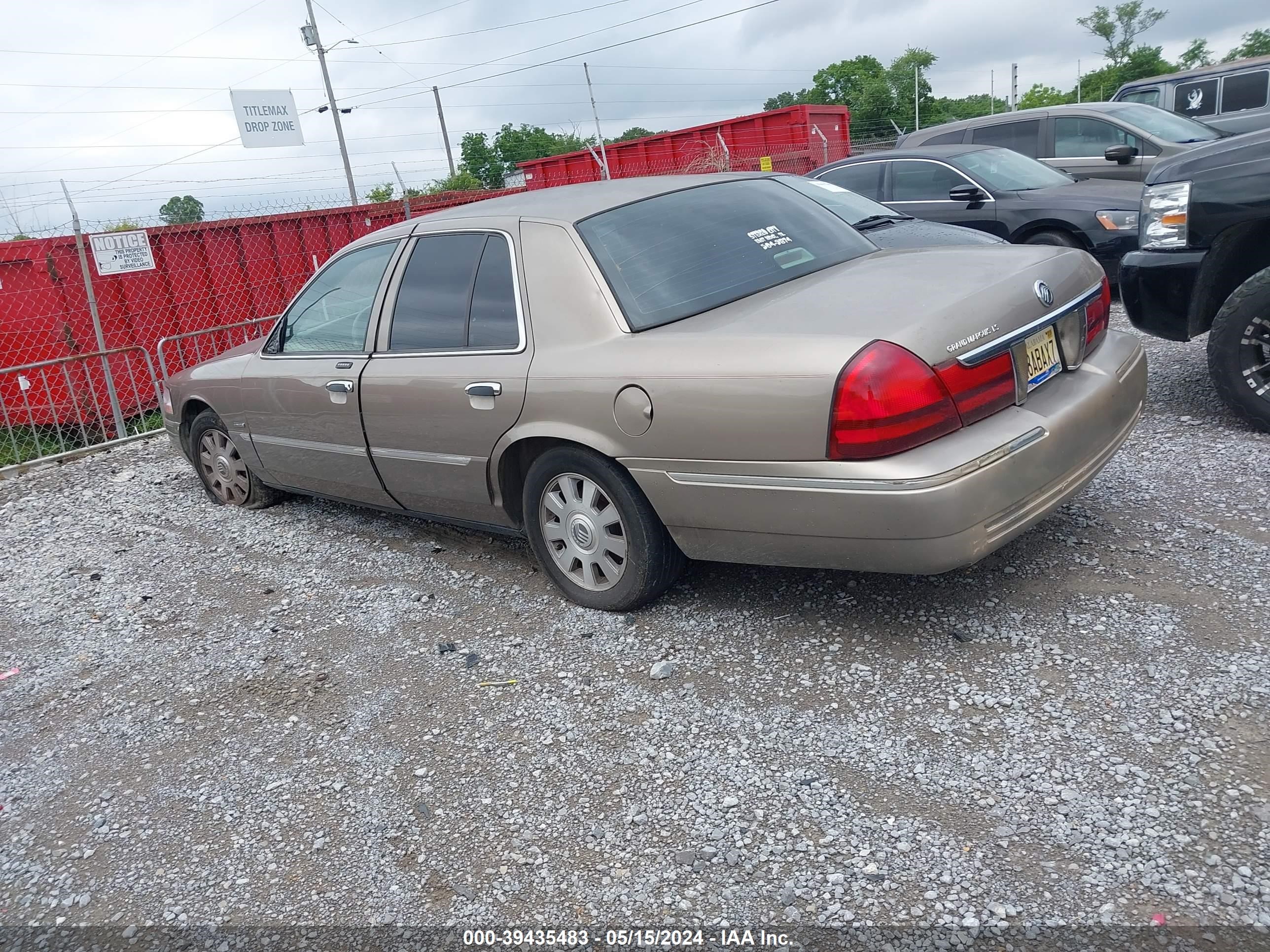 Photo 2 VIN: 2MEHM75W14X657974 - MERCURY GRAND MARQUIS 