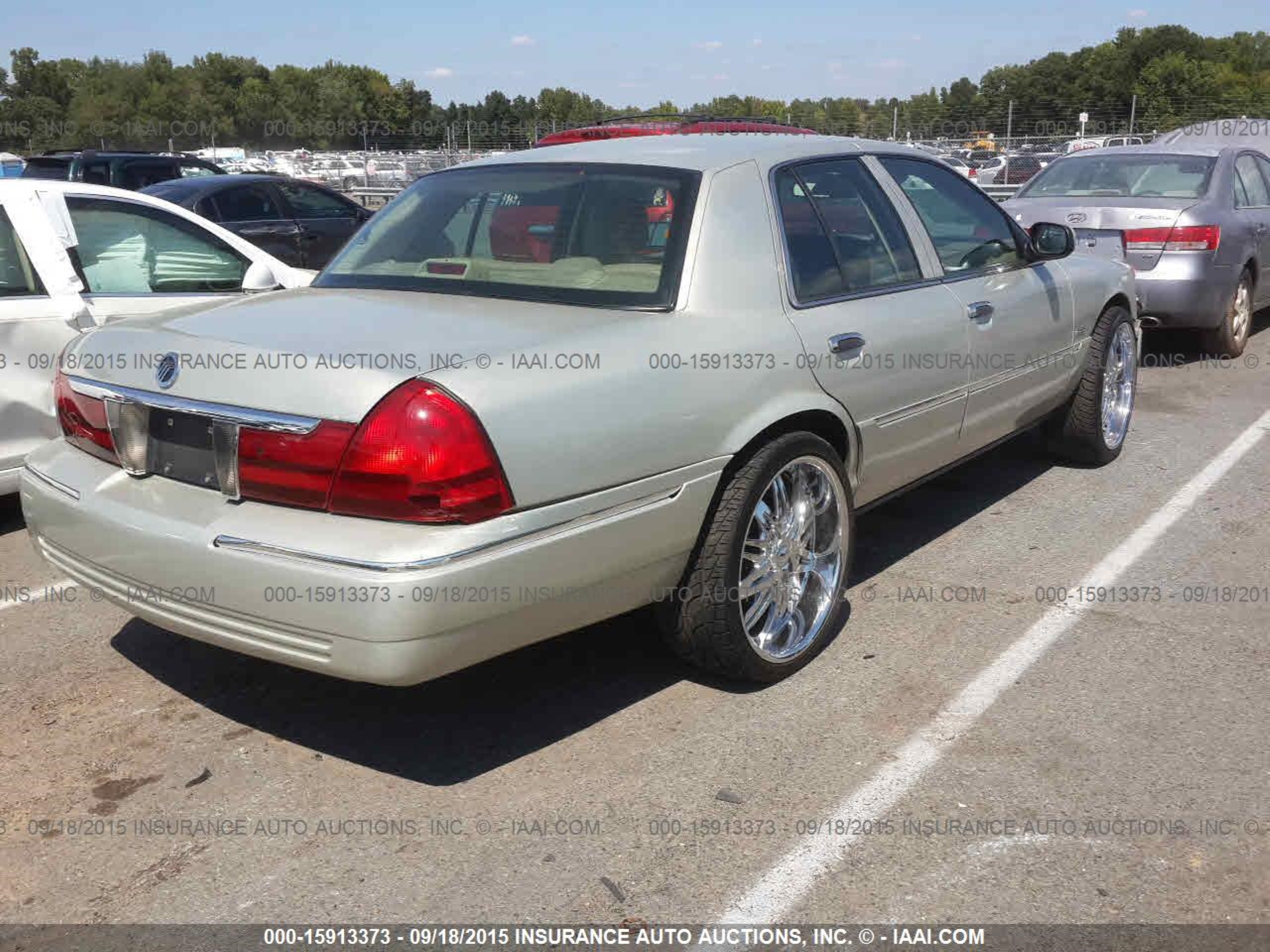 Photo 3 VIN: 2MEHM75W14X665220 - MERCURY MARQUIS 