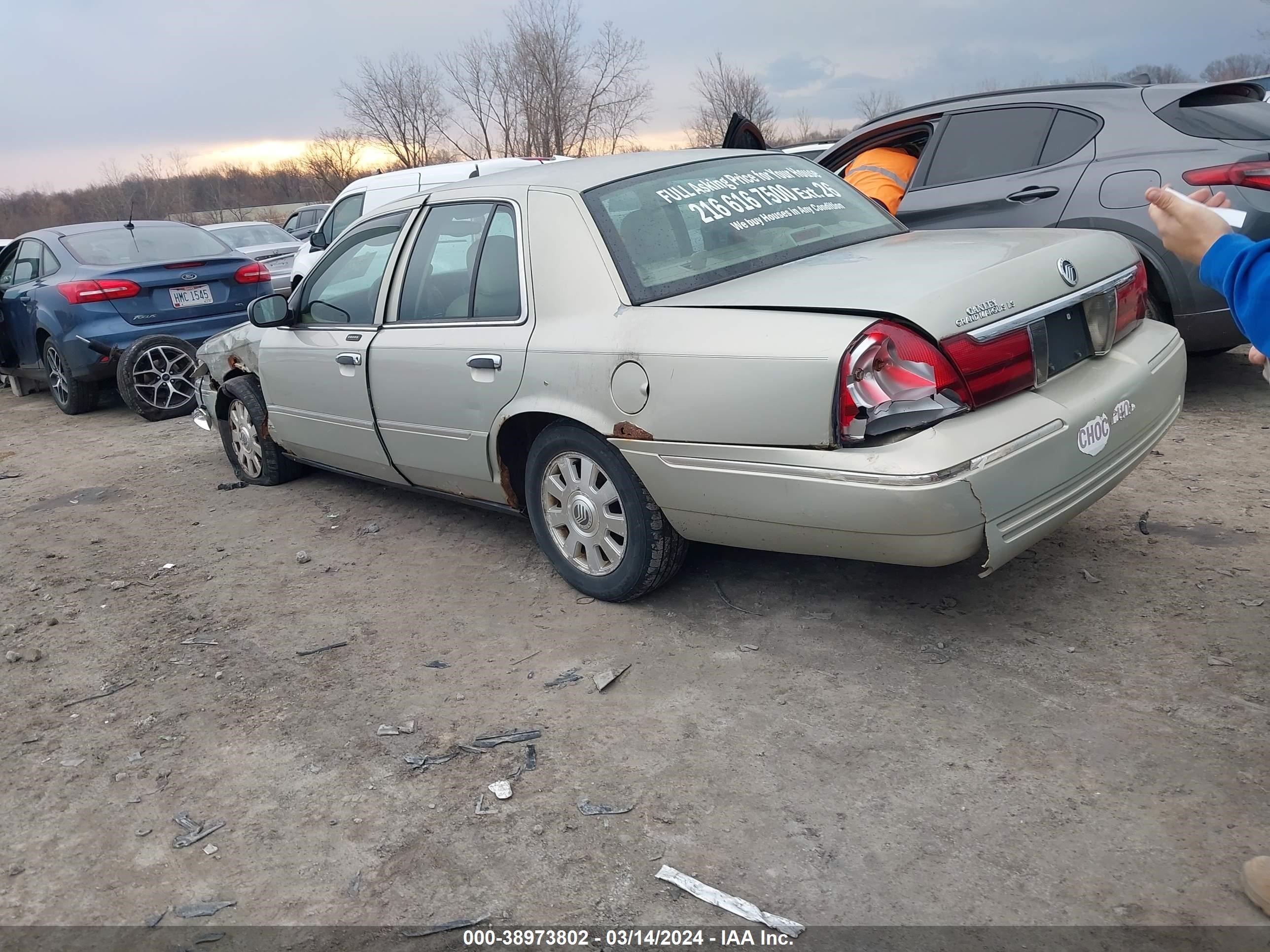 Photo 2 VIN: 2MEHM75W14X697651 - MERCURY GRAND MARQUIS 