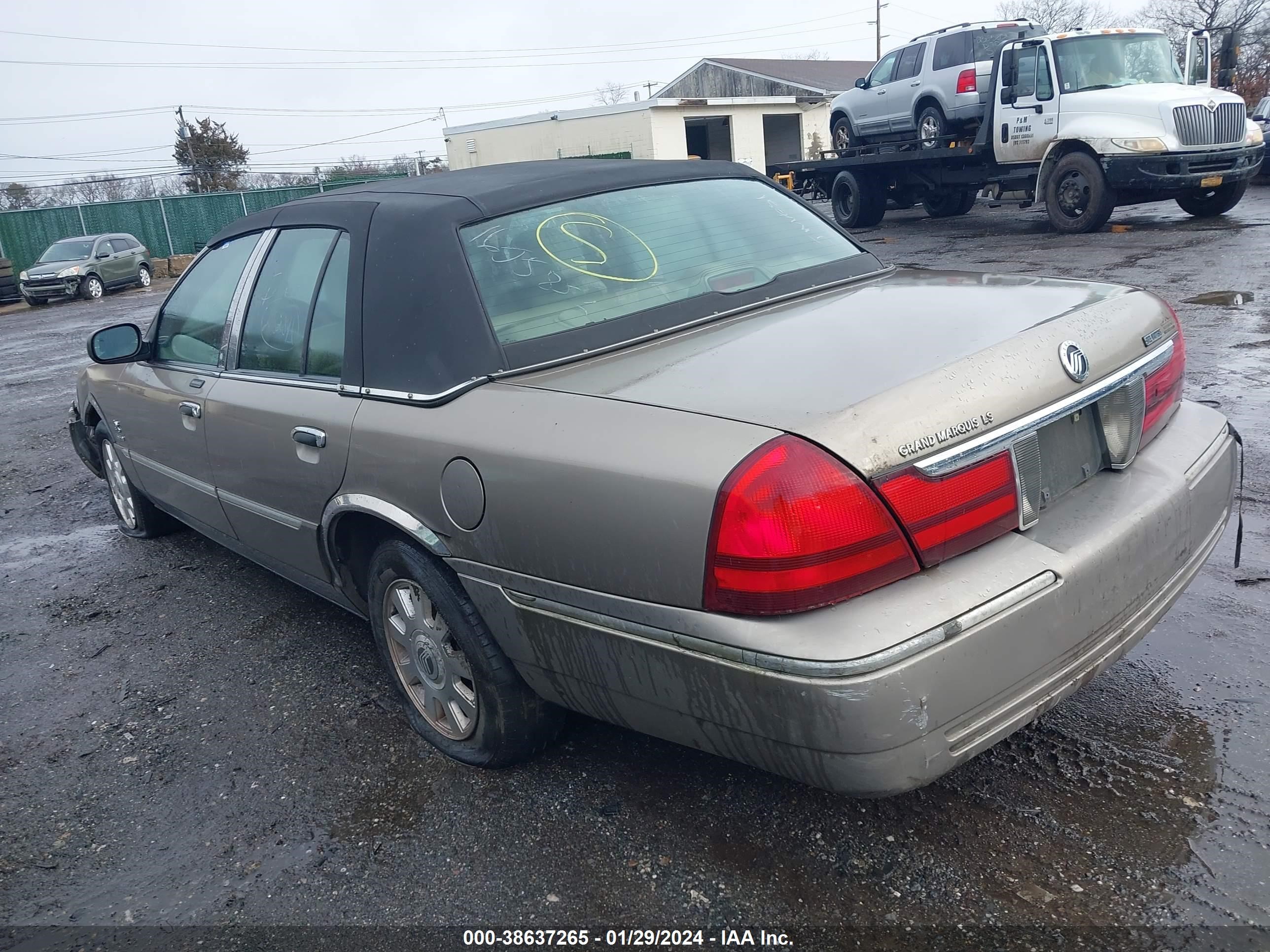 Photo 2 VIN: 2MEHM75W23X605624 - MERCURY GRAND MARQUIS 