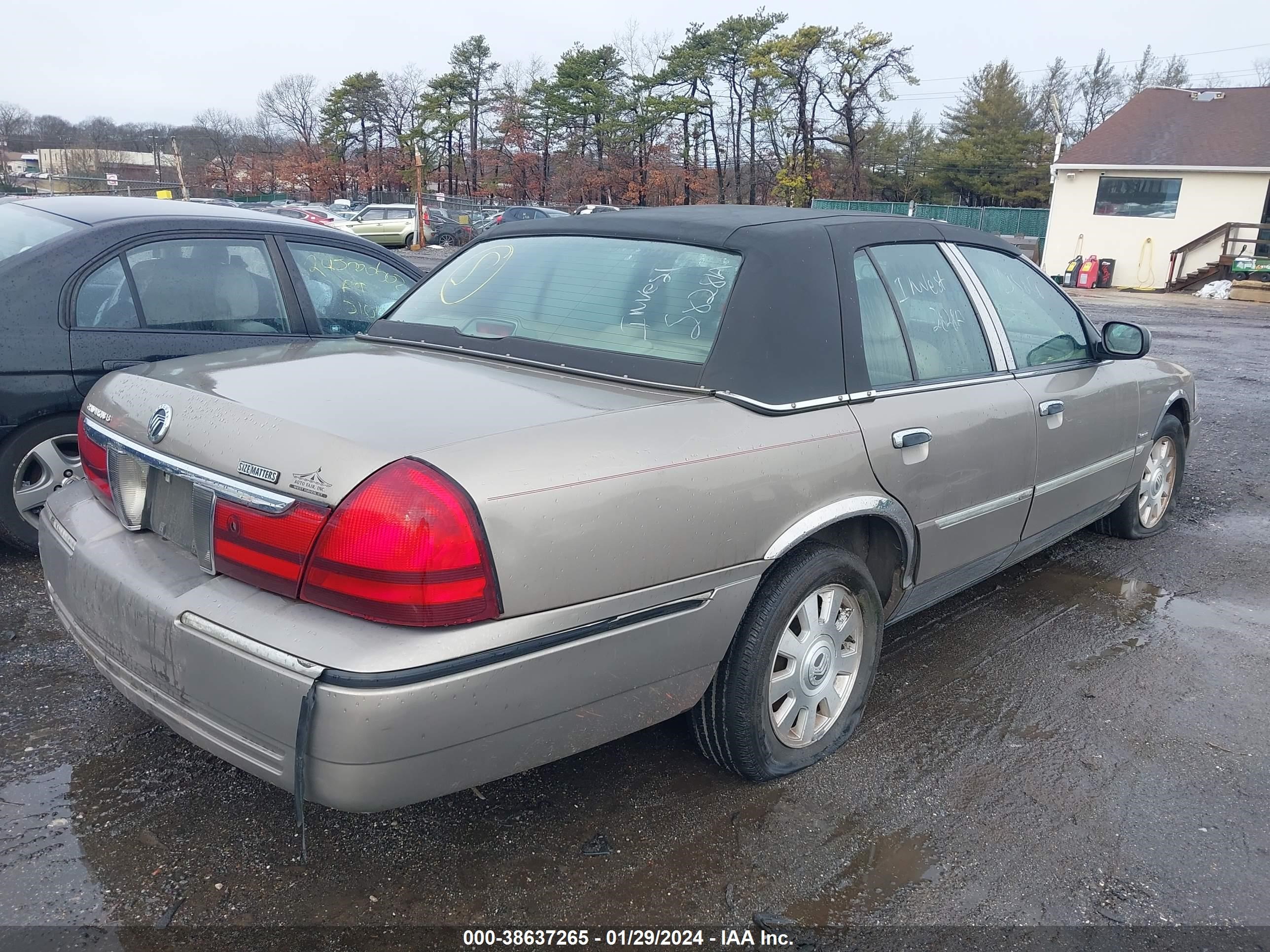 Photo 3 VIN: 2MEHM75W23X605624 - MERCURY GRAND MARQUIS 