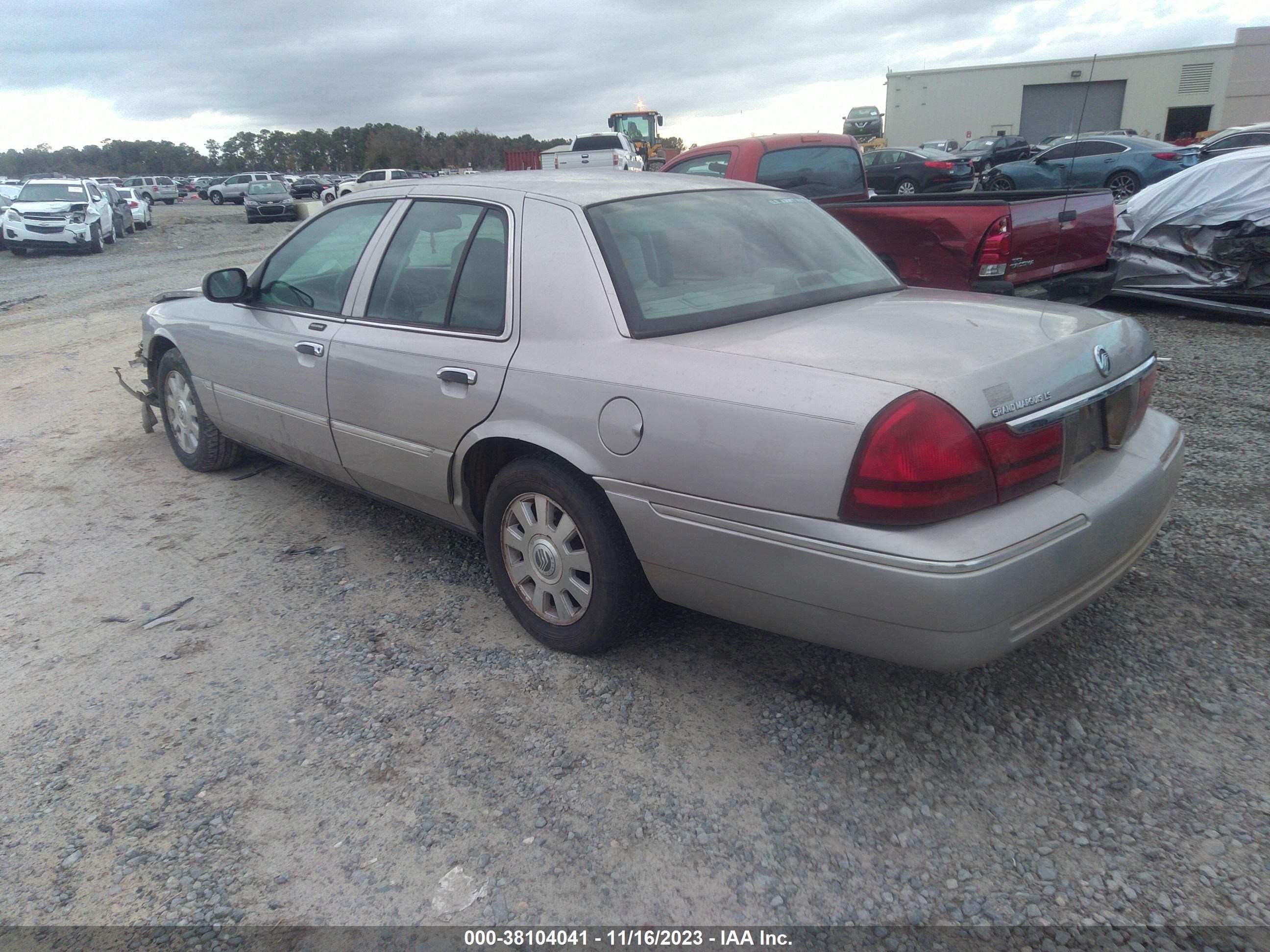 Photo 2 VIN: 2MEHM75W25X630042 - MERCURY GRAND MARQUIS 