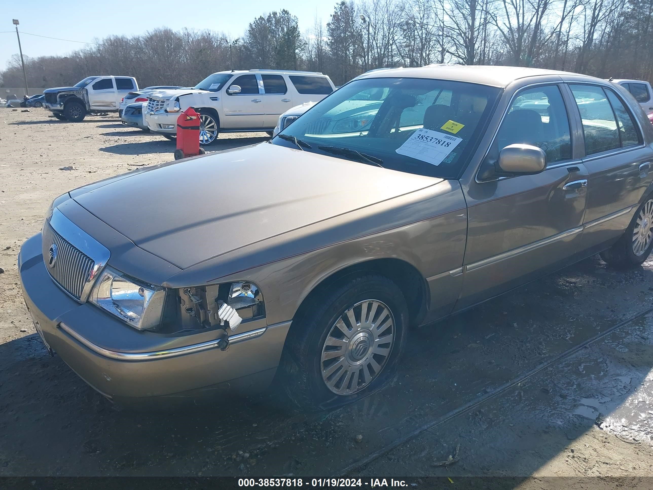 Photo 5 VIN: 2MEHM75W25X639307 - MERCURY GRAND MARQUIS 