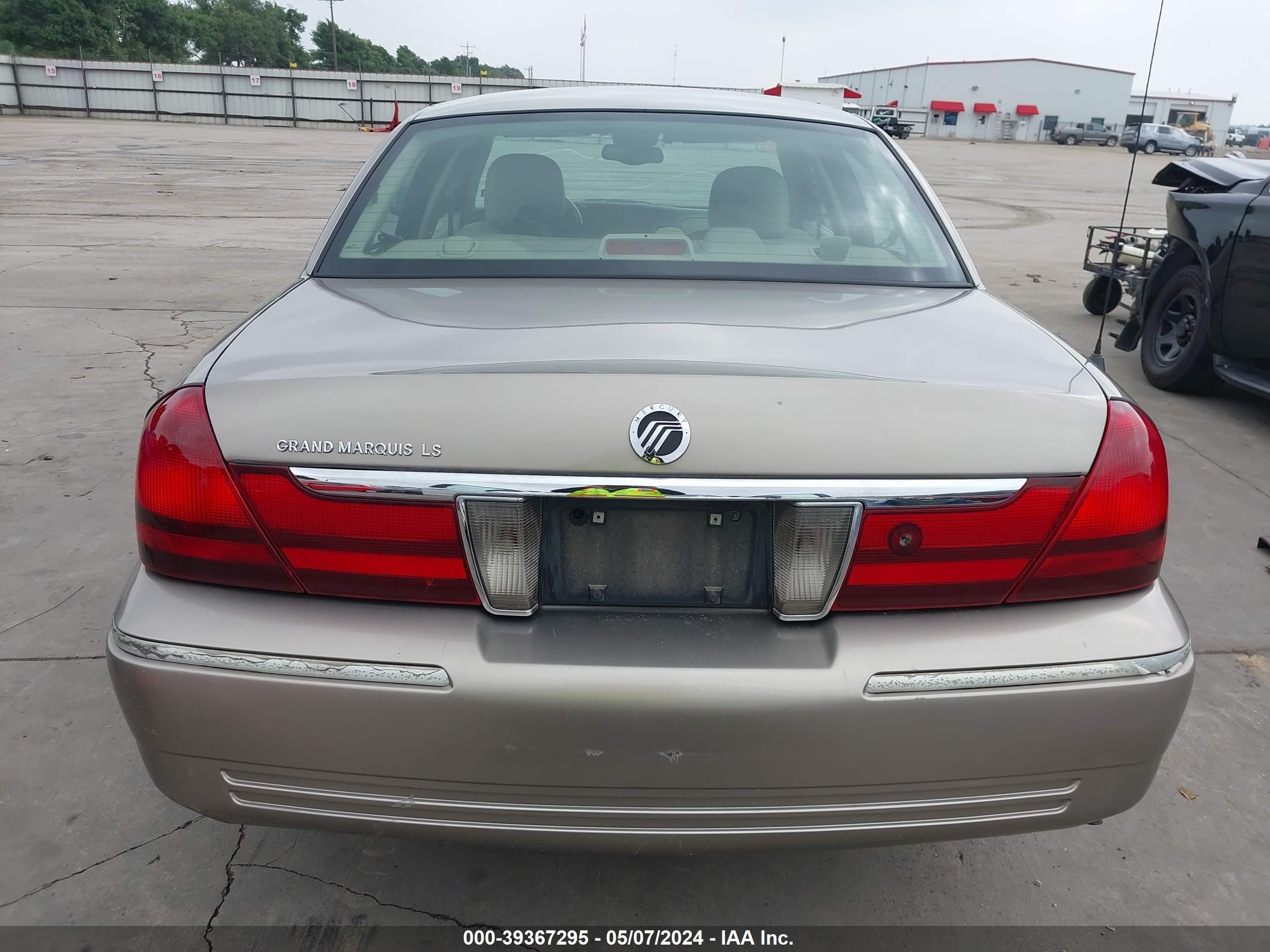 Photo 16 VIN: 2MEHM75W35X673479 - MERCURY GRAND MARQUIS 