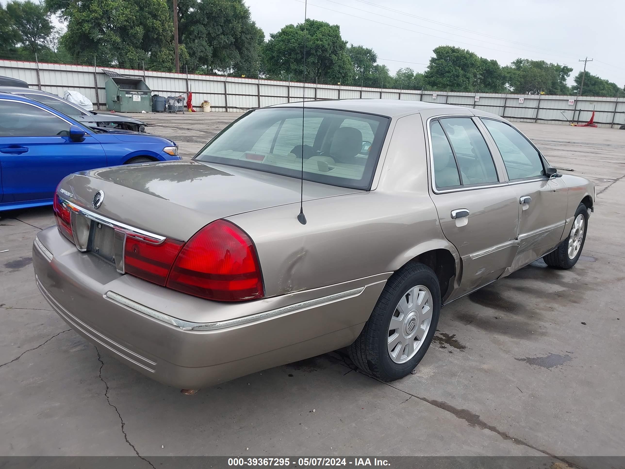 Photo 3 VIN: 2MEHM75W35X673479 - MERCURY GRAND MARQUIS 