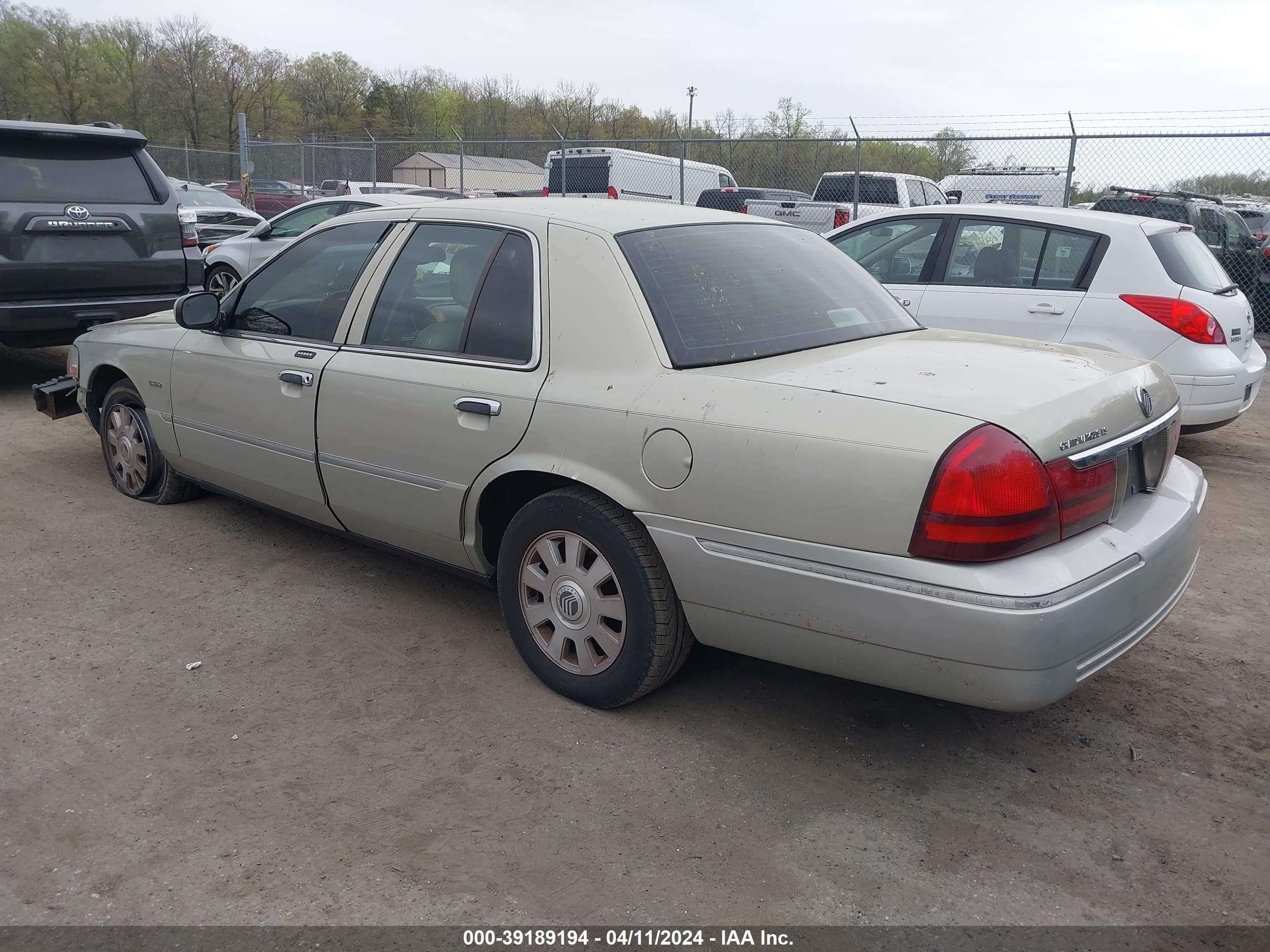 Photo 2 VIN: 2MEHM75W43X666263 - MERCURY GRAND MARQUIS 