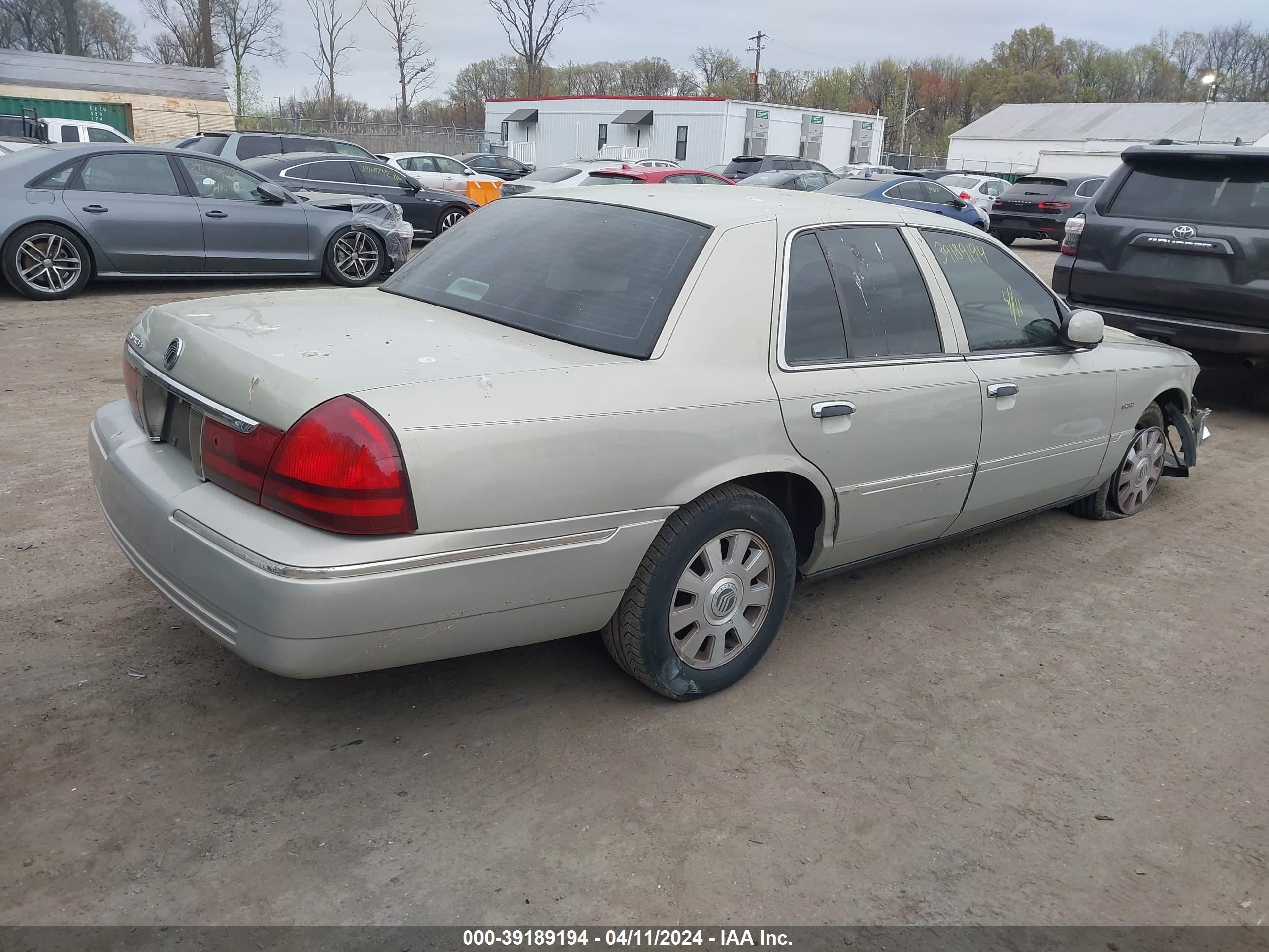 Photo 3 VIN: 2MEHM75W43X666263 - MERCURY GRAND MARQUIS 