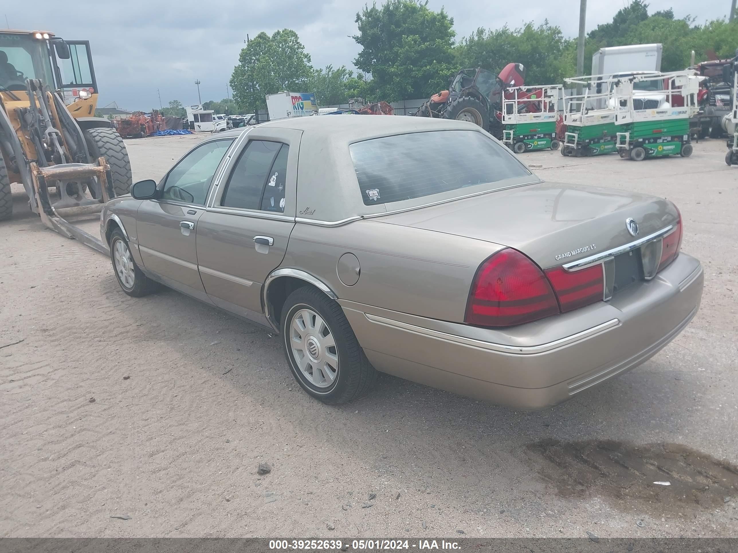 Photo 2 VIN: 2MEHM75W44X663378 - MERCURY GRAND MARQUIS 