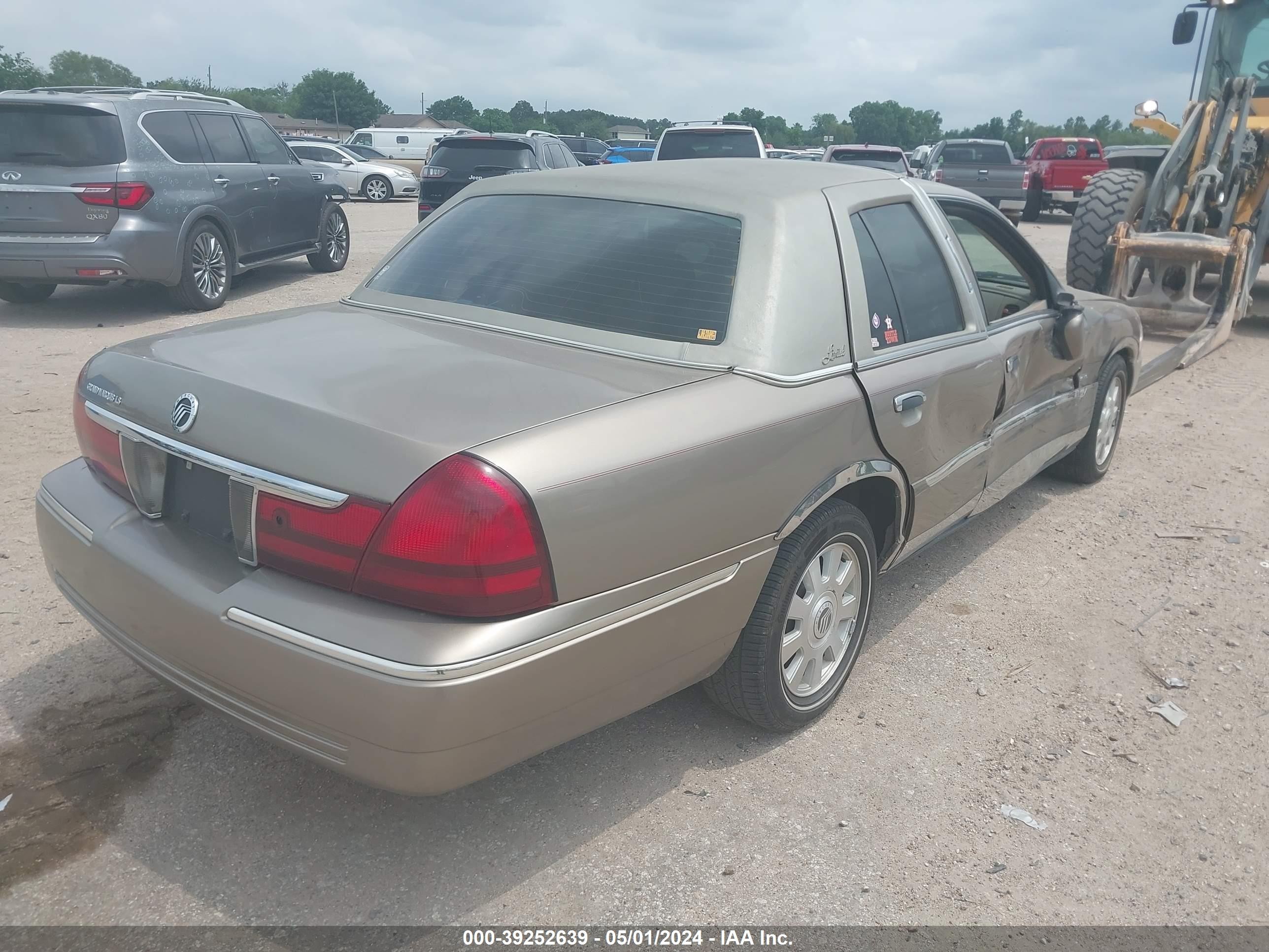 Photo 3 VIN: 2MEHM75W44X663378 - MERCURY GRAND MARQUIS 