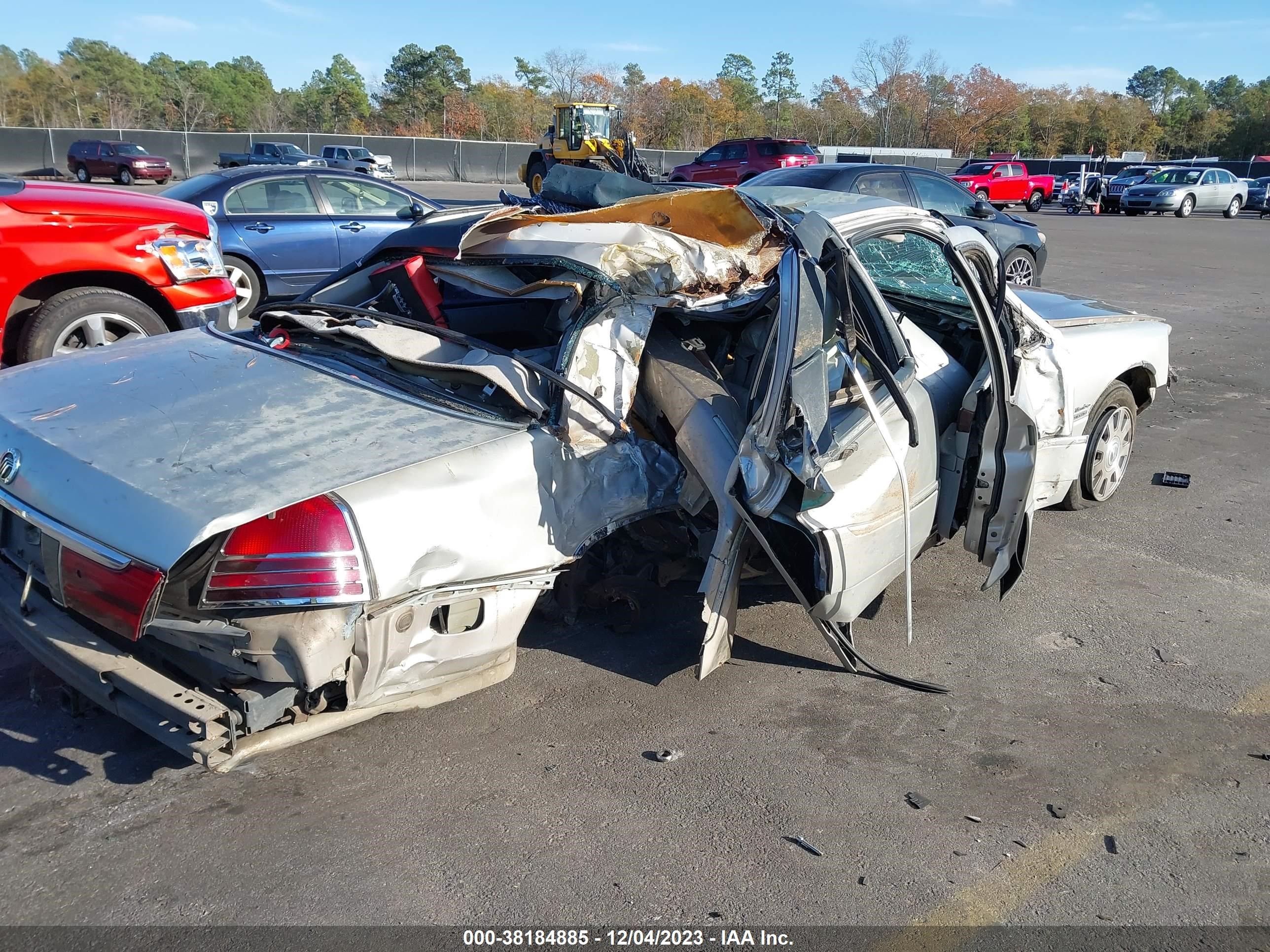 Photo 3 VIN: 2MEHM75W44X681508 - MERCURY GRAND MARQUIS 