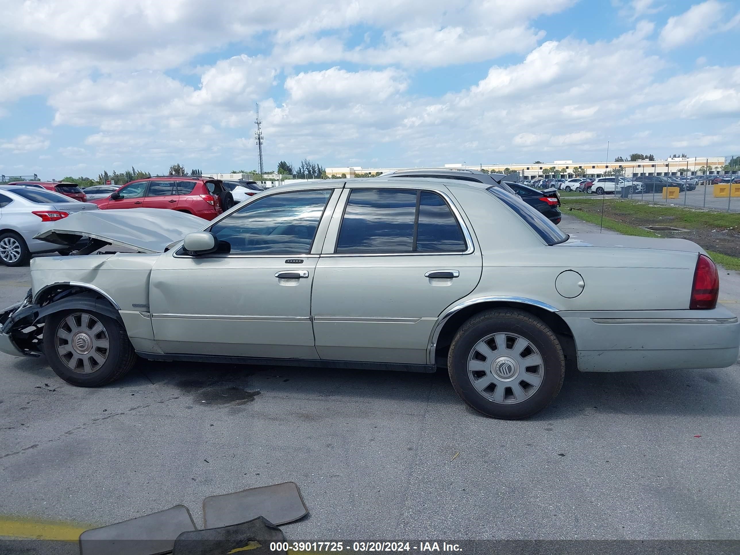 Photo 13 VIN: 2MEHM75W45X652687 - MERCURY GRAND MARQUIS 