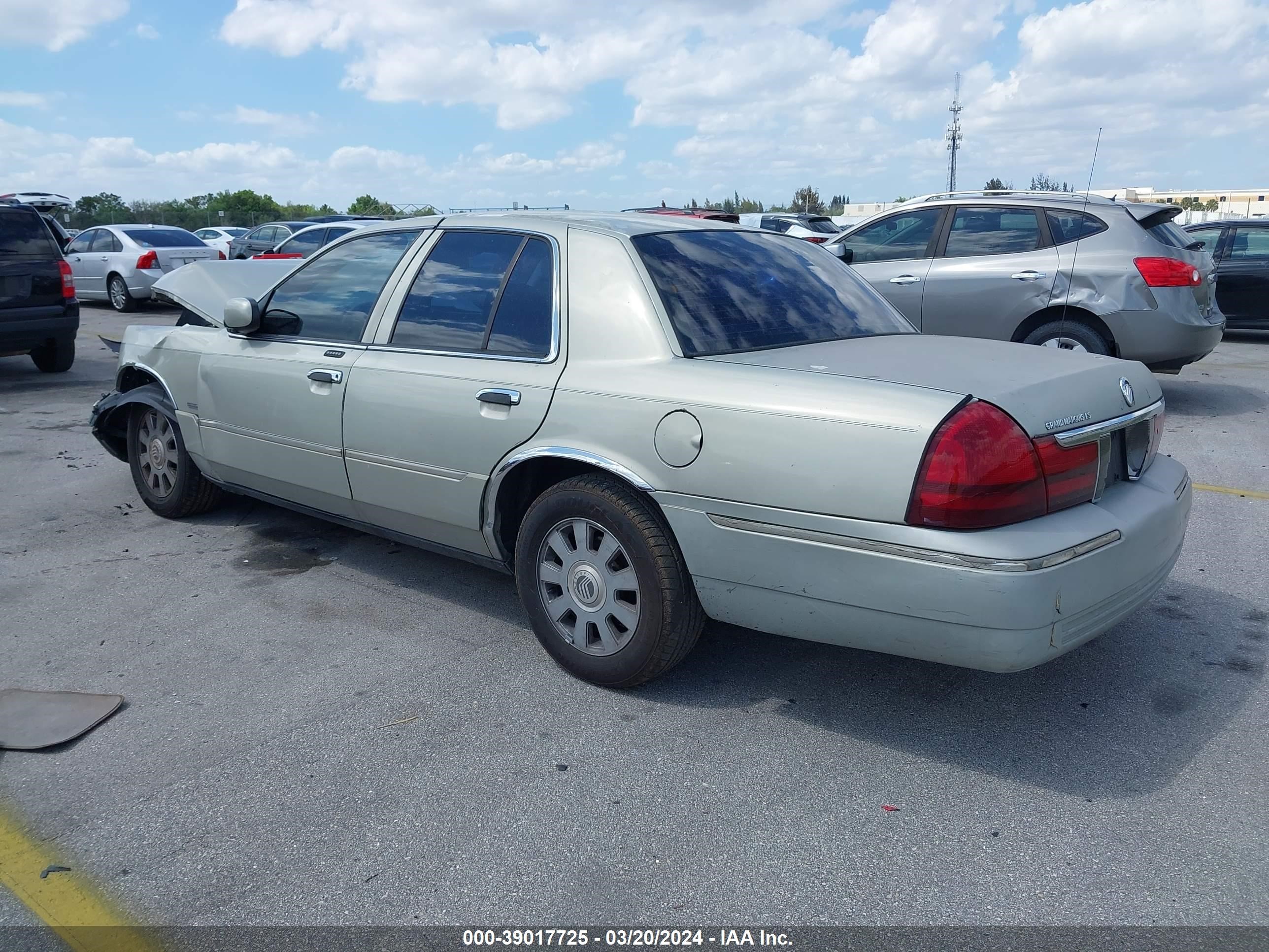 Photo 2 VIN: 2MEHM75W45X652687 - MERCURY GRAND MARQUIS 