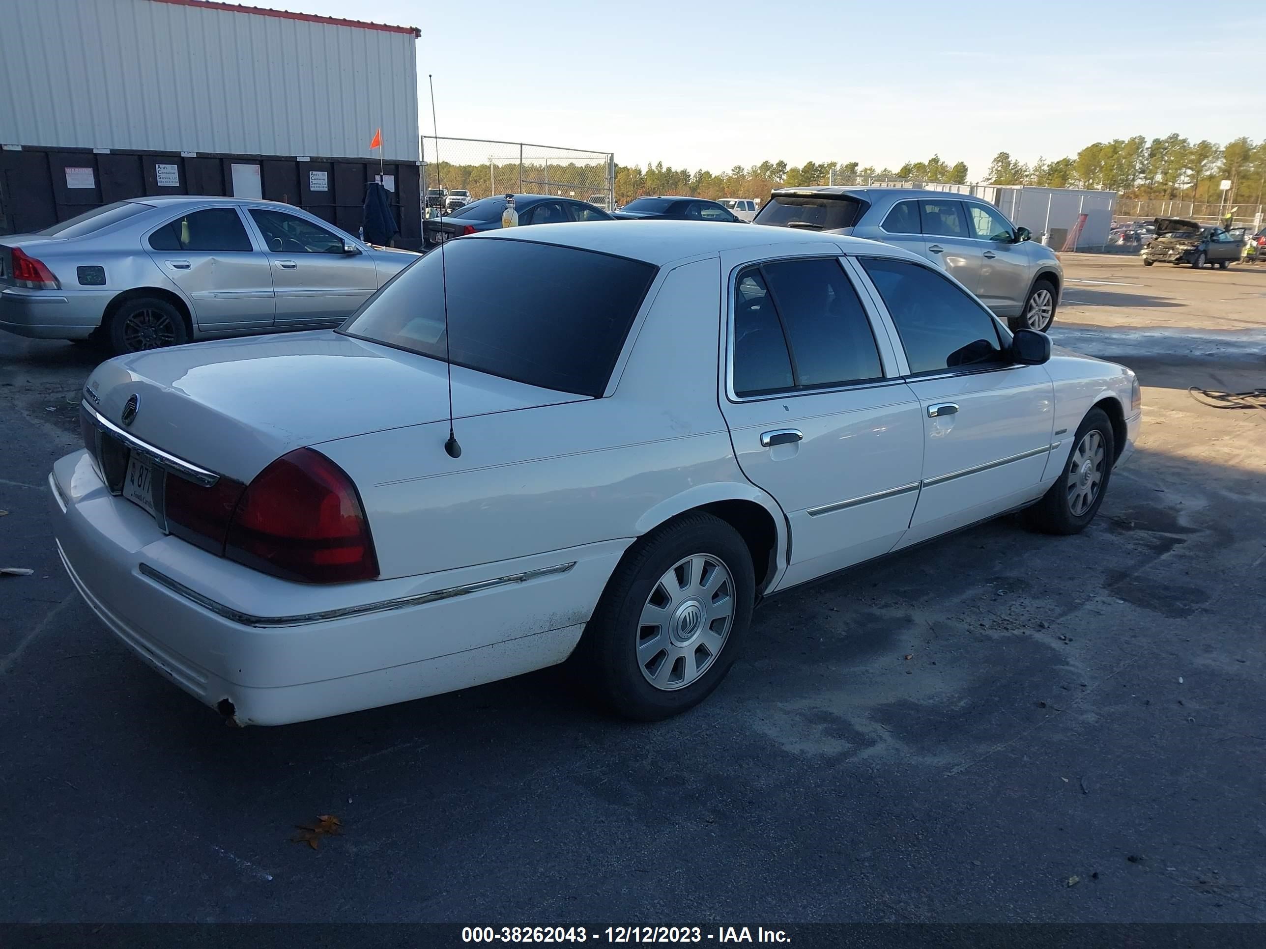 Photo 3 VIN: 2MEHM75W45X674575 - MERCURY GRAND MARQUIS 