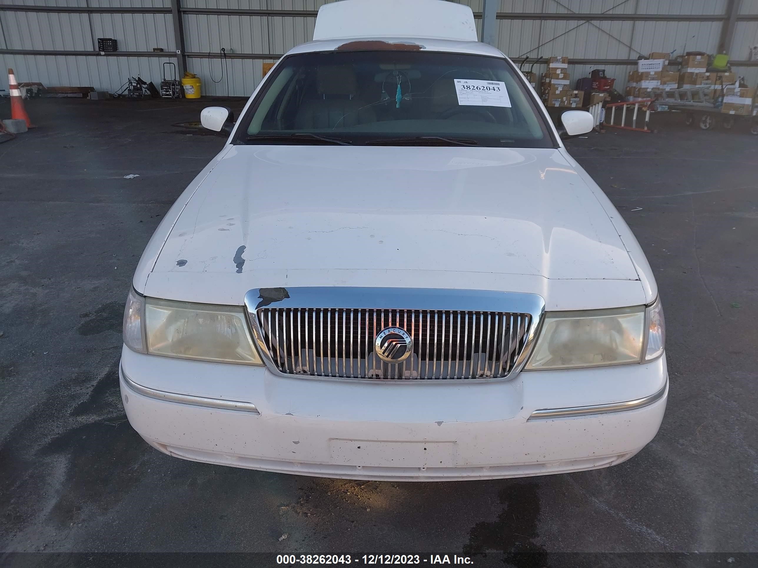 Photo 5 VIN: 2MEHM75W45X674575 - MERCURY GRAND MARQUIS 