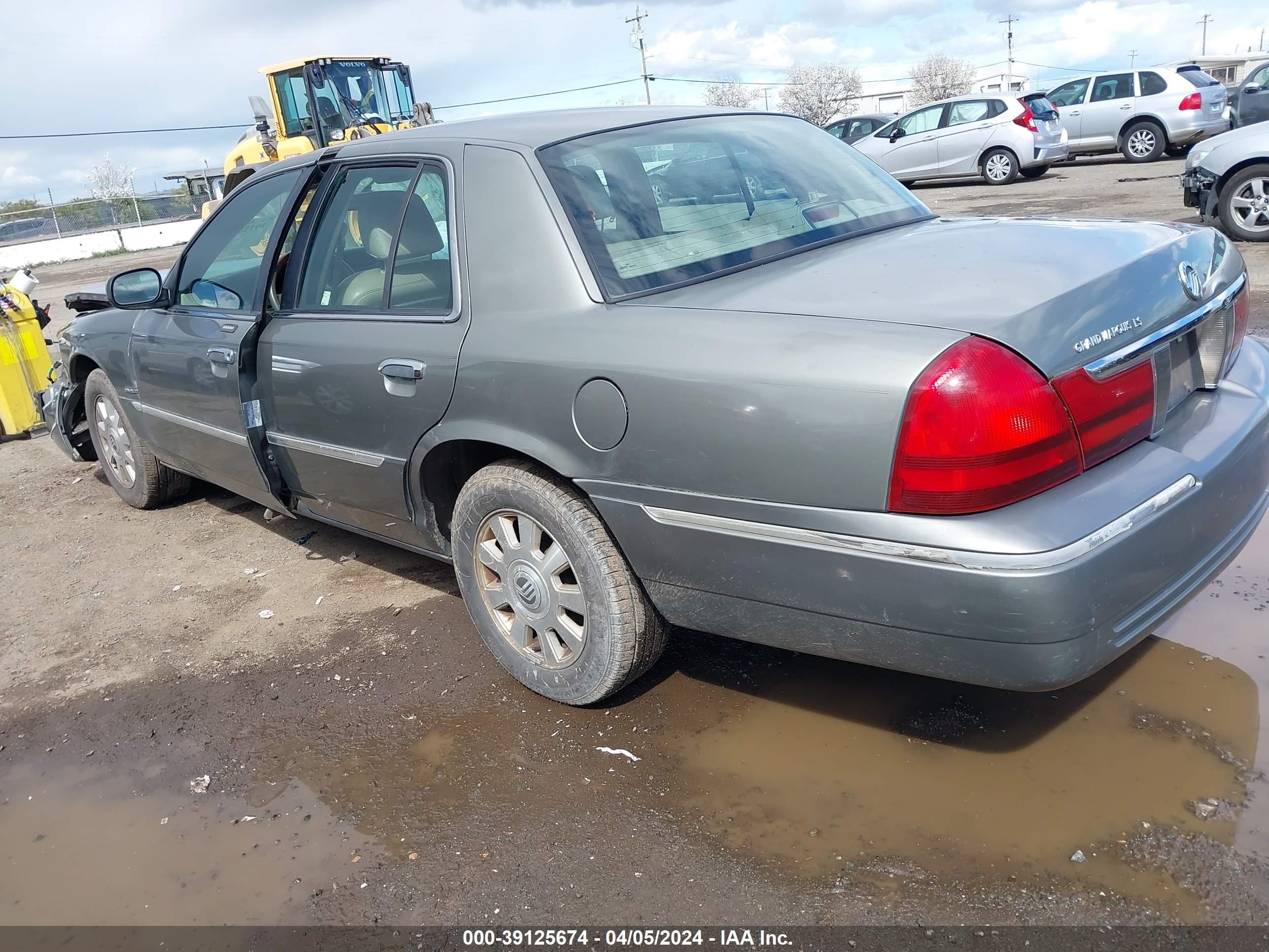 Photo 2 VIN: 2MEHM75W53X608159 - MERCURY GRAND MARQUIS 