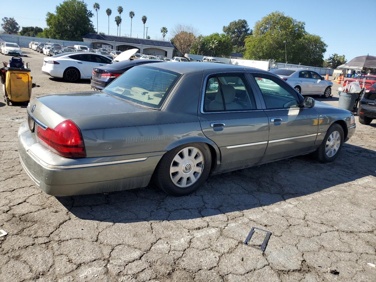 Photo 2 VIN: 2MEHM75W84X646888 - MERCURY GRAND MARQUIS 