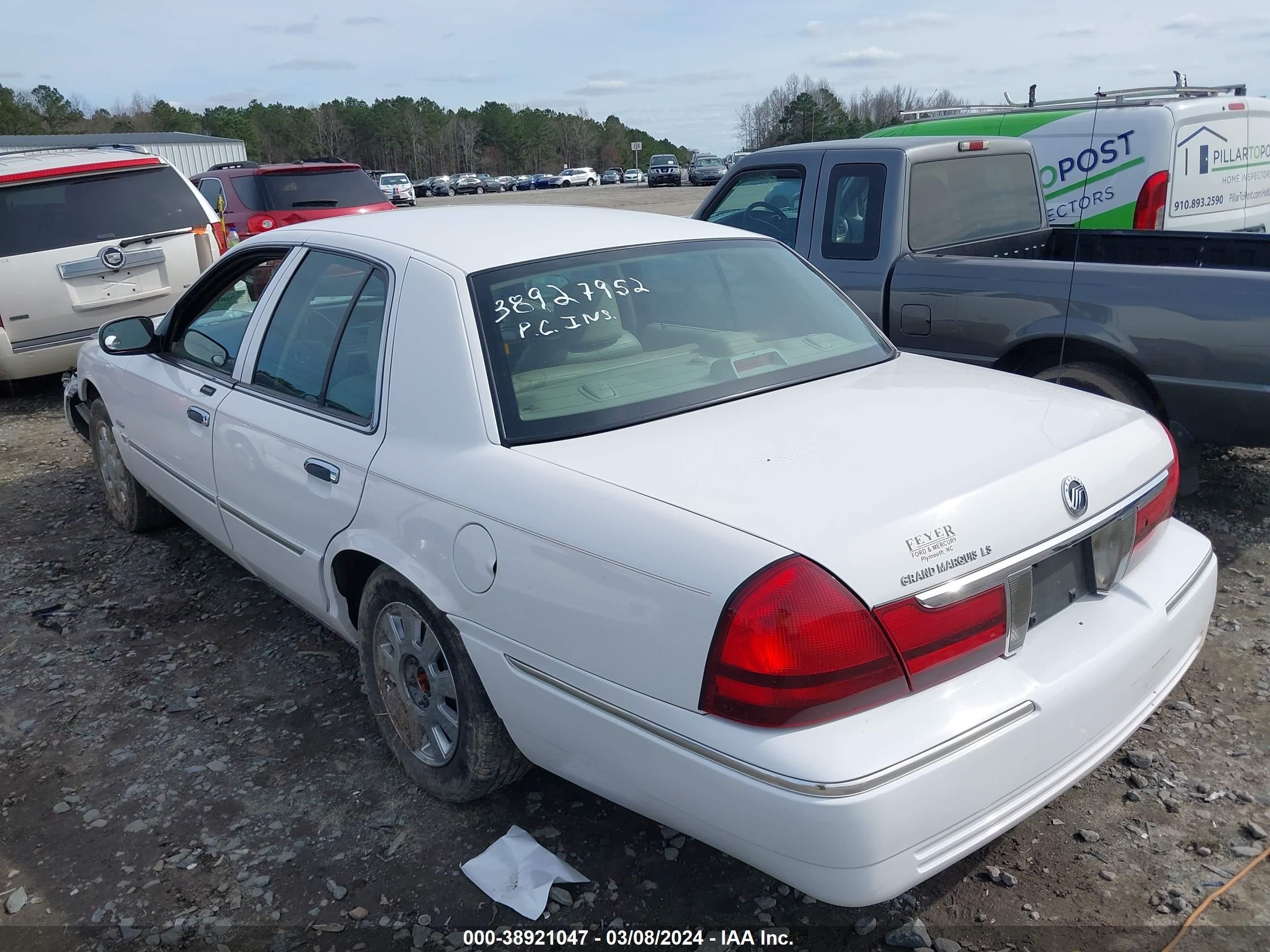 Photo 2 VIN: 2MEHM75W85X614802 - MERCURY GRAND MARQUIS 