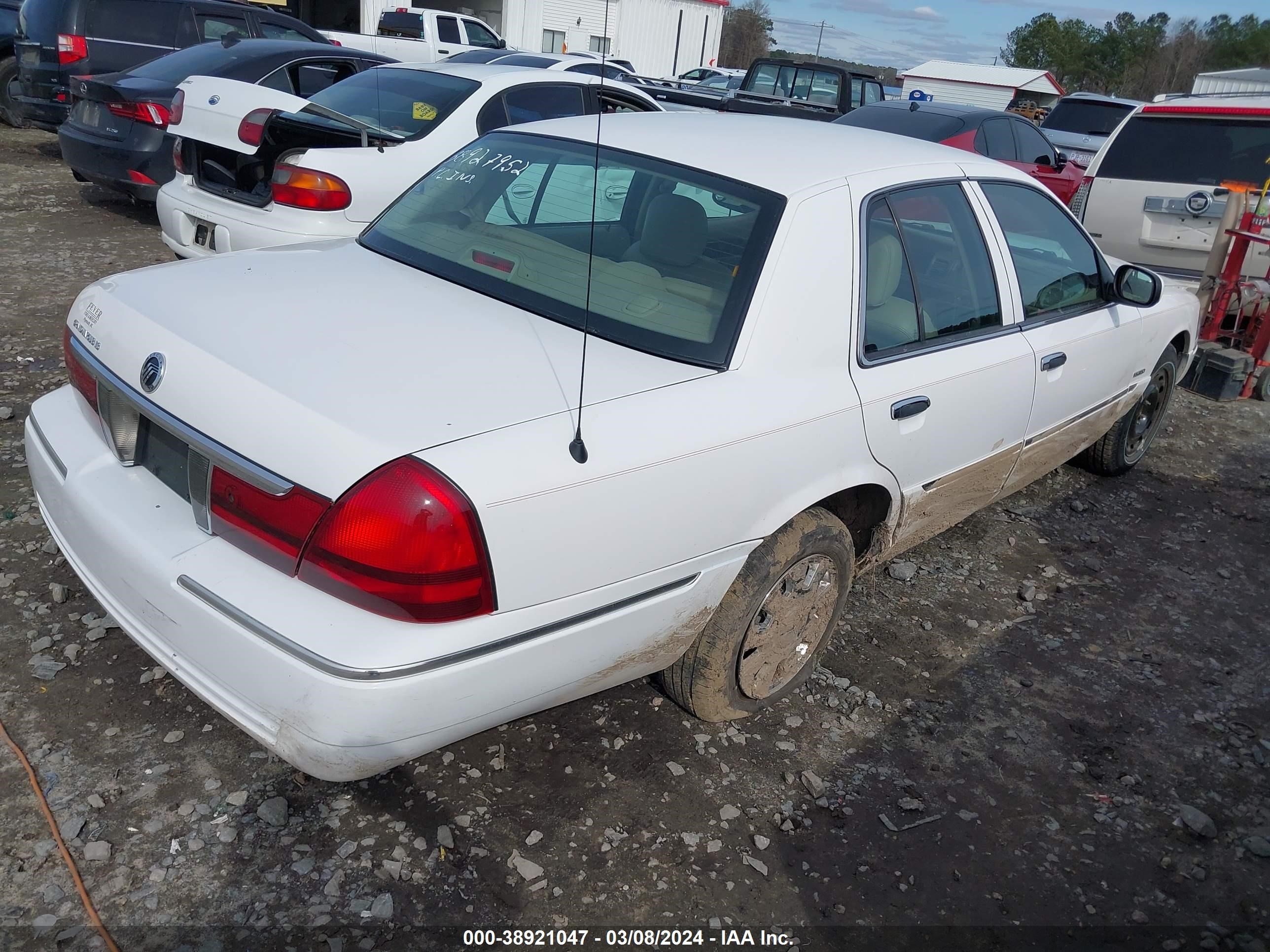 Photo 3 VIN: 2MEHM75W85X614802 - MERCURY GRAND MARQUIS 