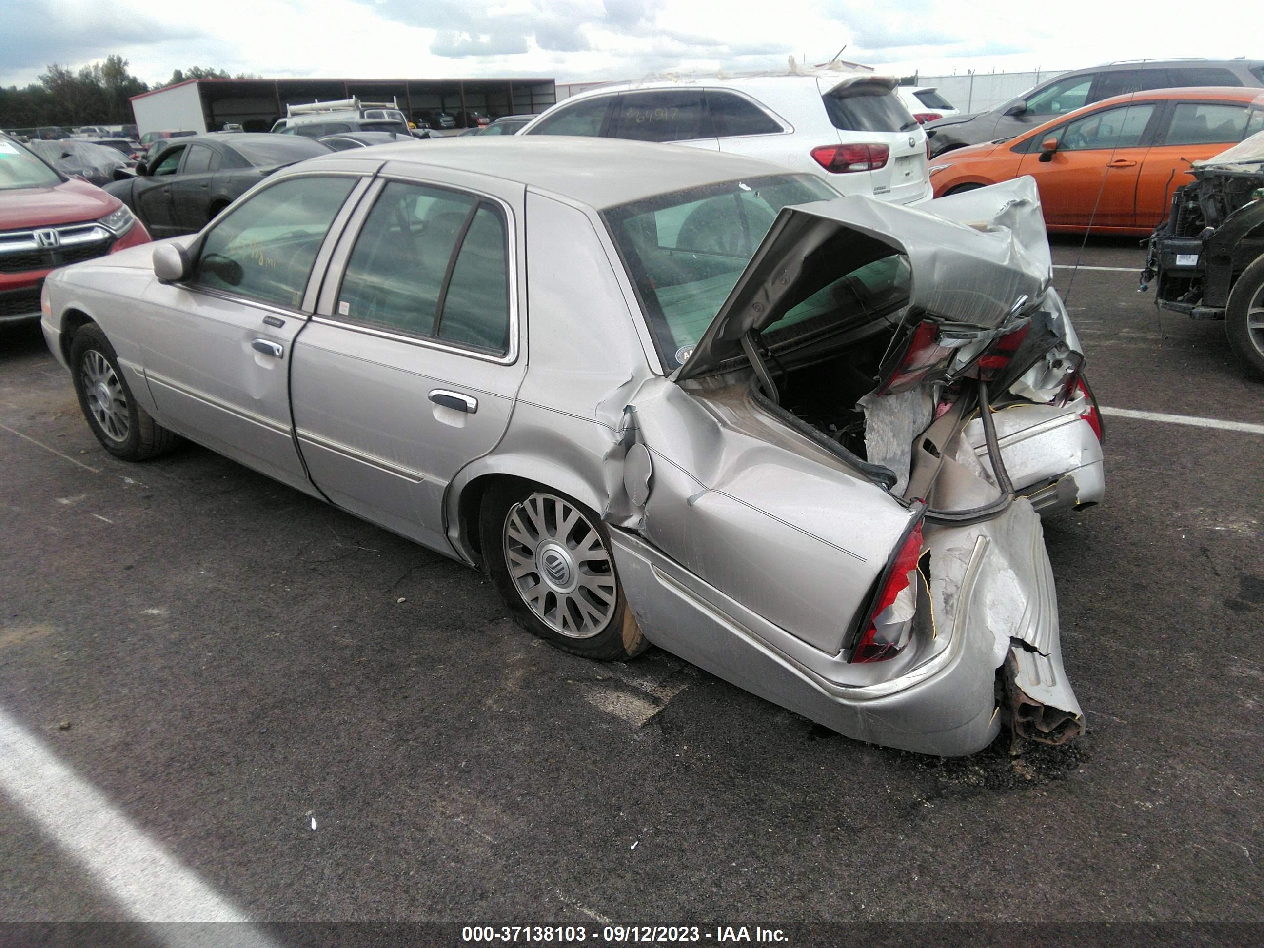 Photo 2 VIN: 2MEHM75W95X673504 - MERCURY GRAND MARQUIS 