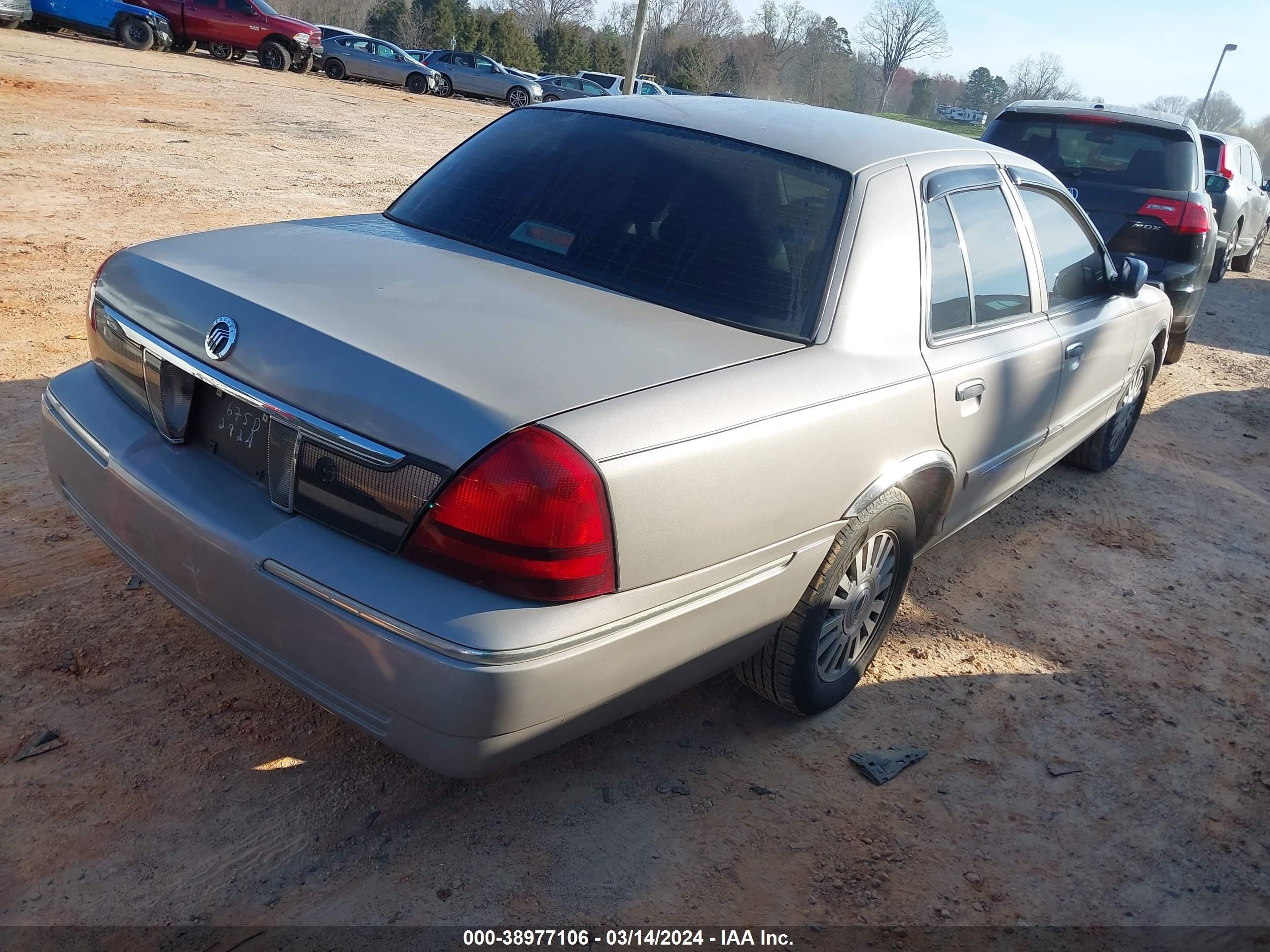 Photo 3 VIN: 2MEHM75W96X604135 - MERCURY GRAND MARQUIS 