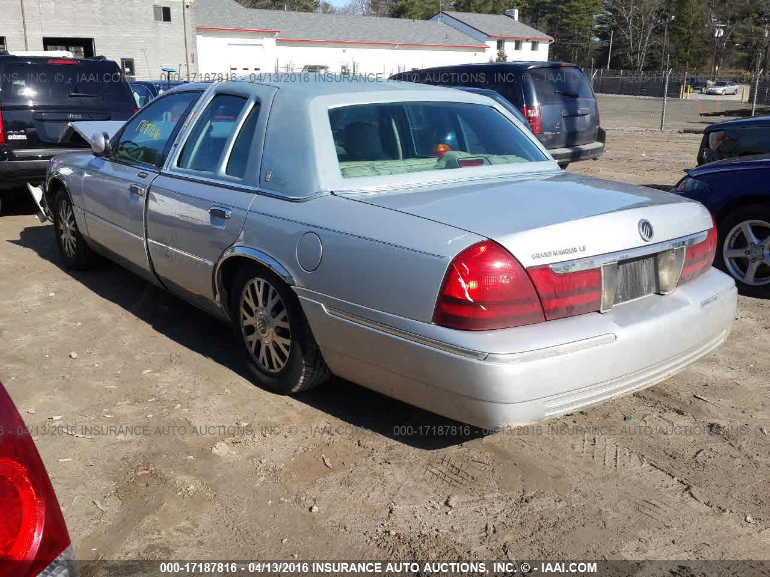 Photo 2 VIN: 2MEHM75WX3X619240 - MERCURY GRAND MARQUIS 