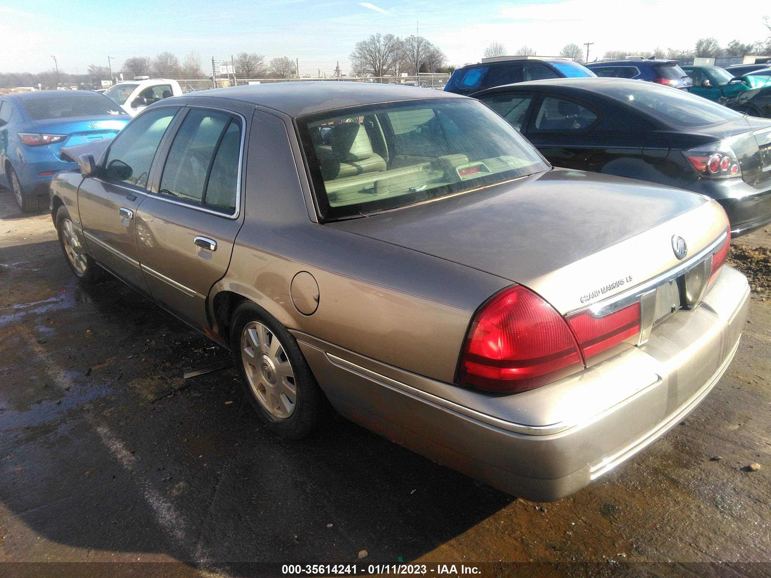 Photo 2 VIN: 2MEHM75WX3X674304 - MERCURY GRAND MARQUIS 