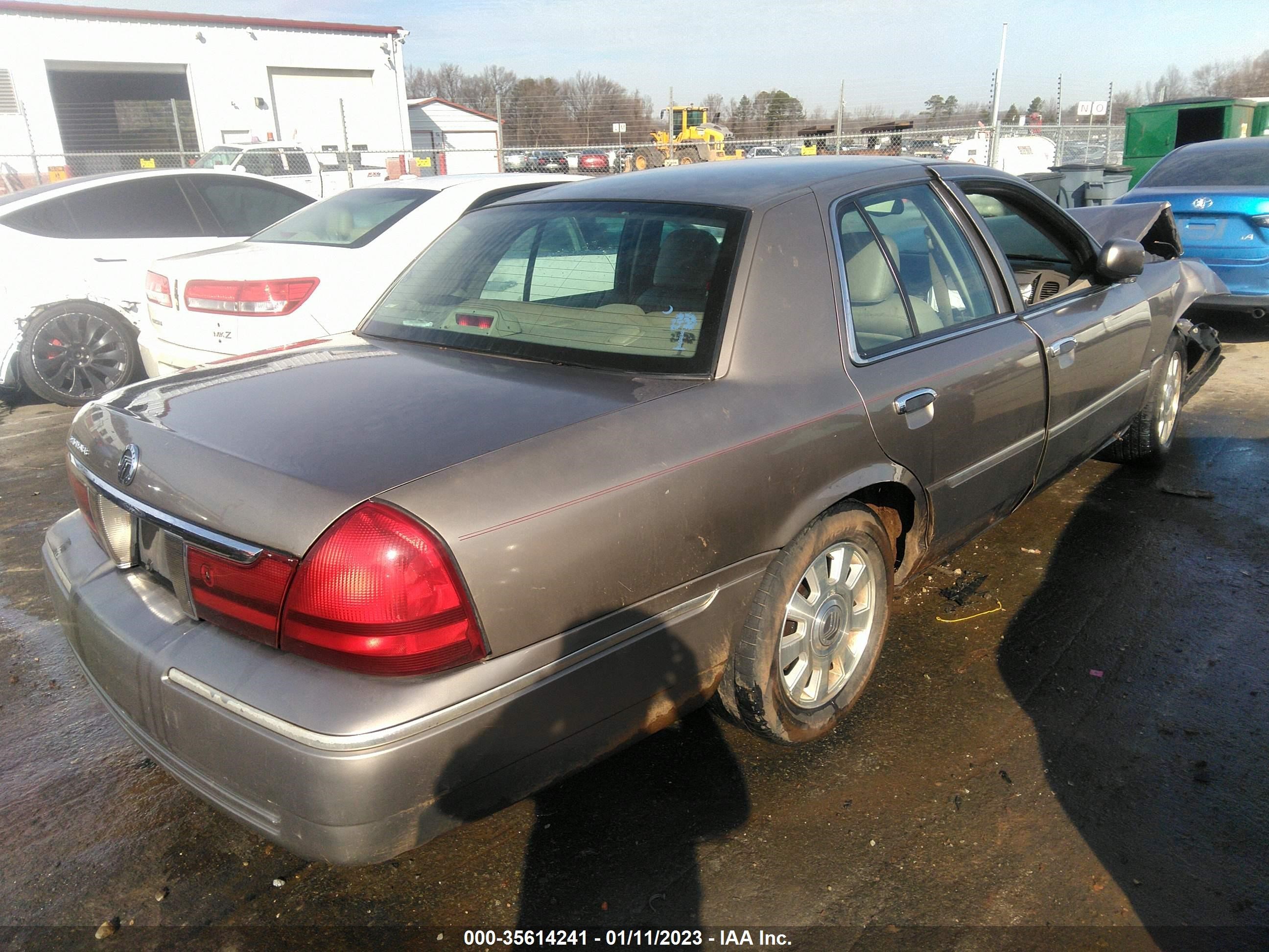 Photo 3 VIN: 2MEHM75WX3X674304 - MERCURY GRAND MARQUIS 