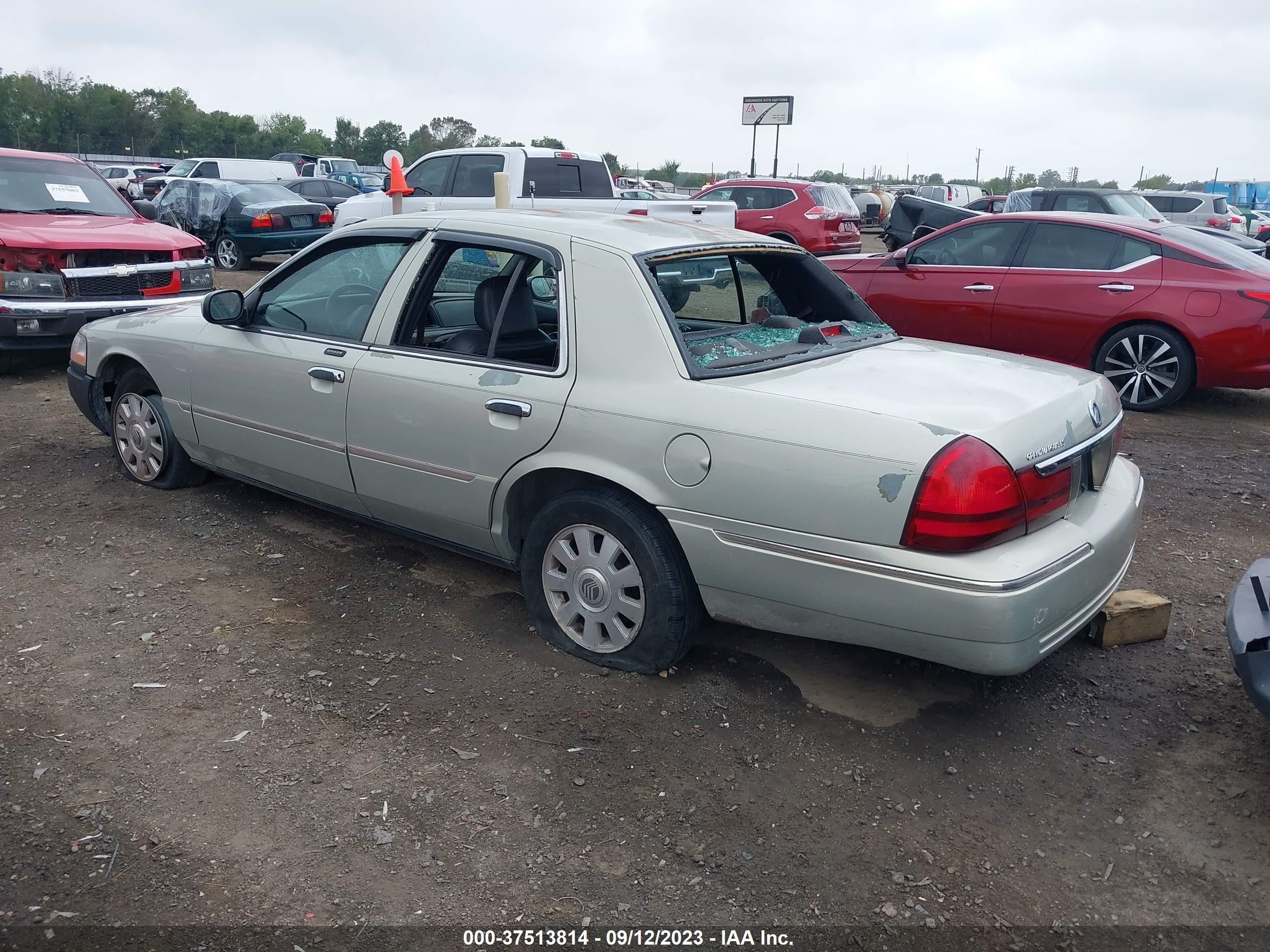 Photo 2 VIN: 2MEHM75WX5X612744 - MERCURY GRAND MARQUIS 