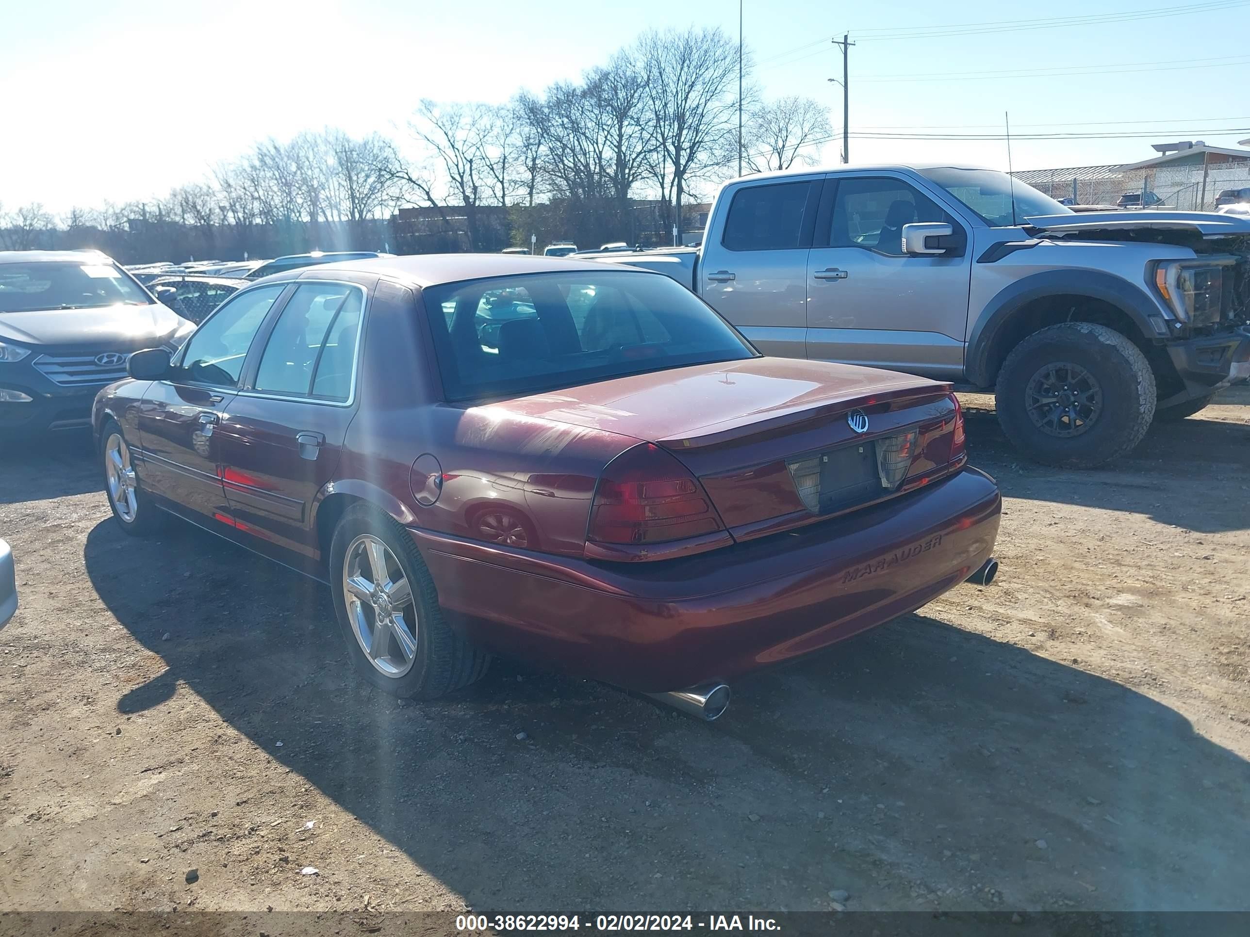 Photo 2 VIN: 2MEHM79V24X637427 - MERCURY MARAUDER 