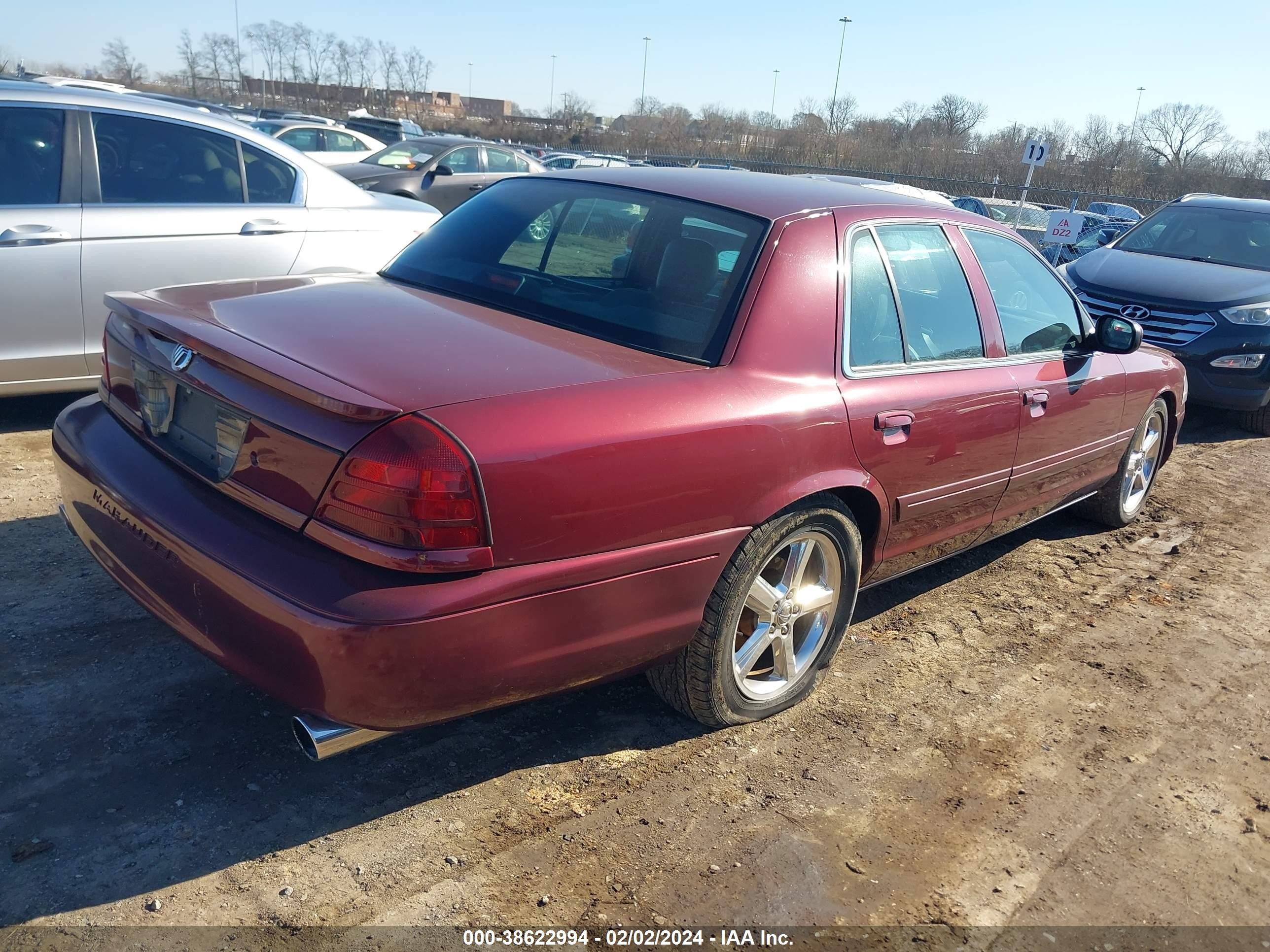 Photo 3 VIN: 2MEHM79V24X637427 - MERCURY MARAUDER 