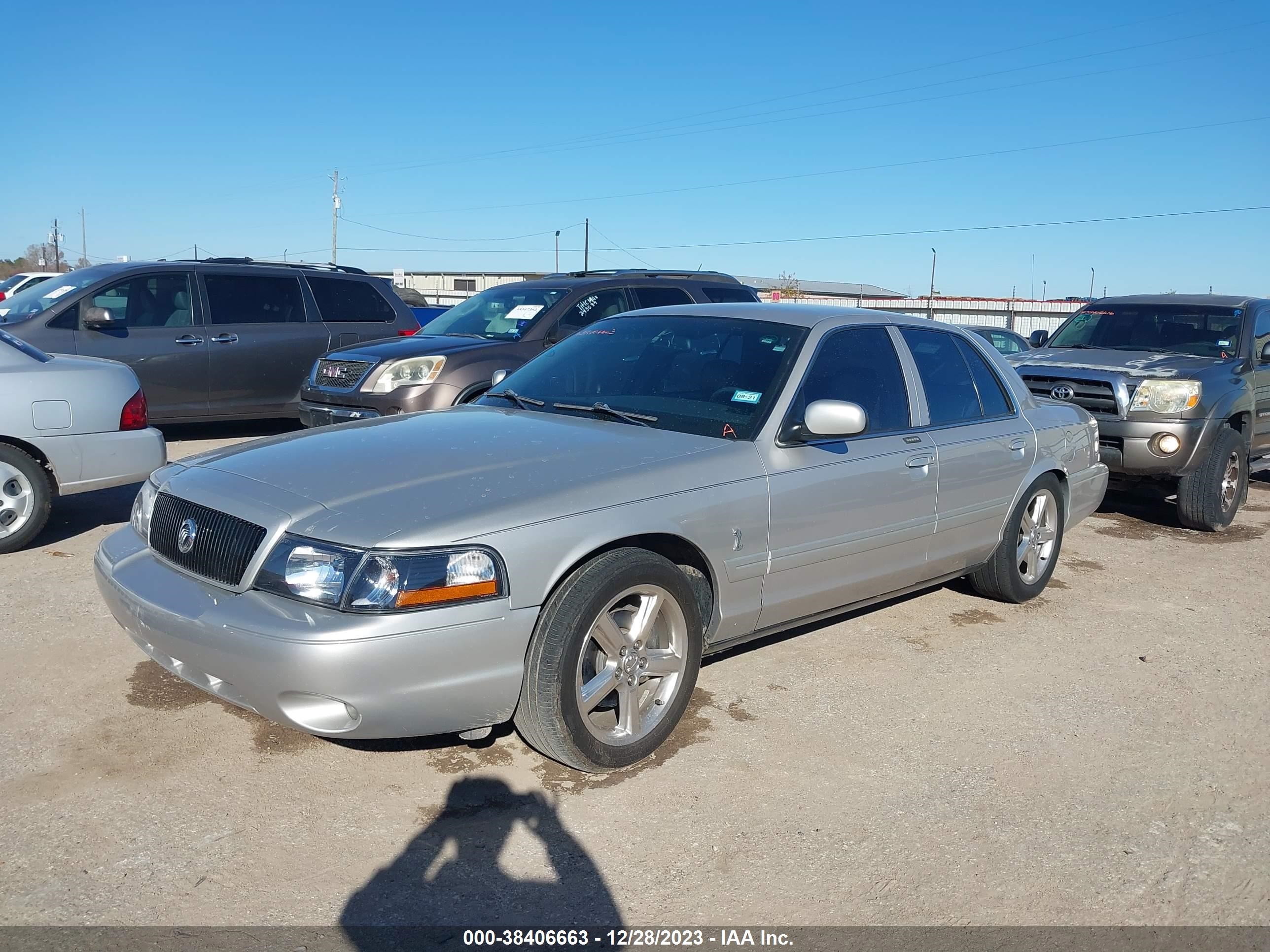 Photo 1 VIN: 2MEHM79V34X676205 - MERCURY MARAUDER 