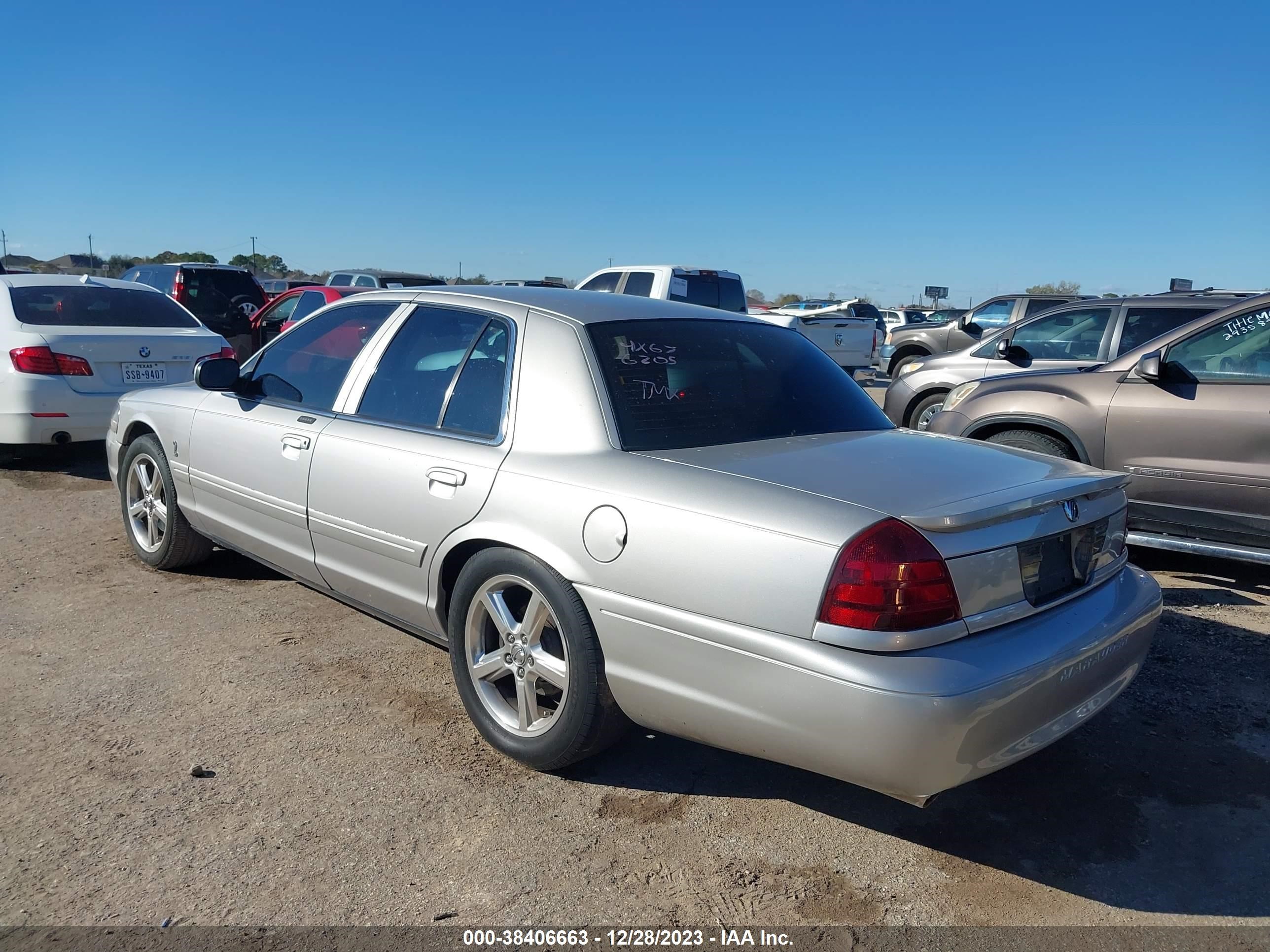 Photo 2 VIN: 2MEHM79V34X676205 - MERCURY MARAUDER 