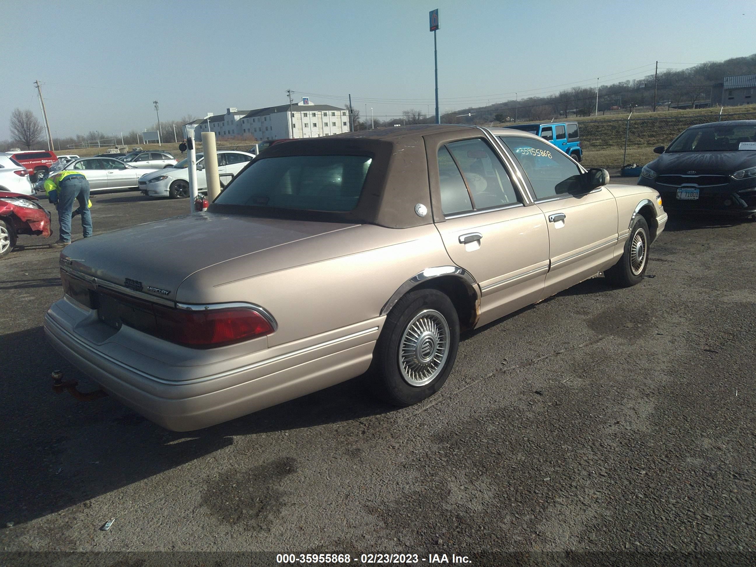 Photo 3 VIN: 2MELM74W0VX636515 - MERCURY GRAND MARQUIS 