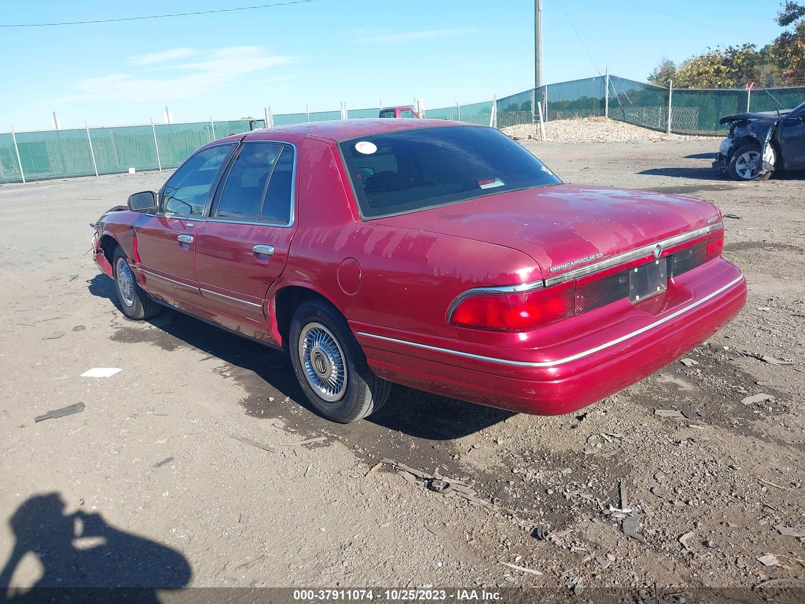 Photo 2 VIN: 2MELM74W0VX707101 - MERCURY GRAND MARQUIS 