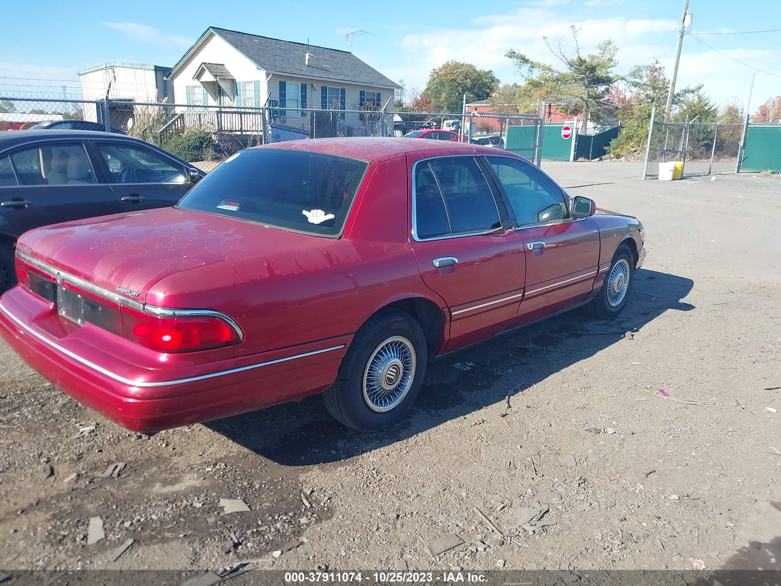 Photo 3 VIN: 2MELM74W0VX707101 - MERCURY GRAND MARQUIS 