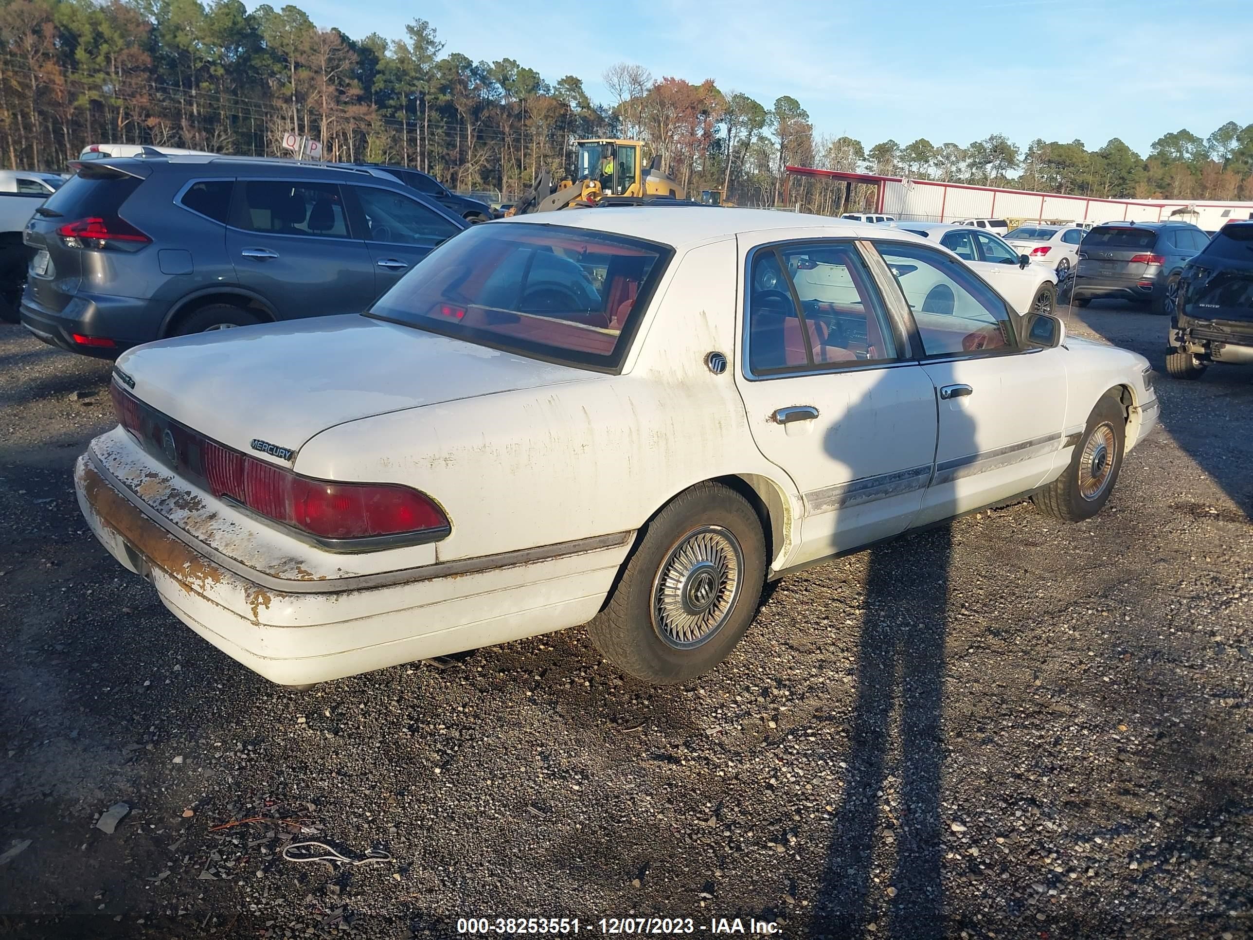 Photo 3 VIN: 2MELM74W1PX659806 - MERCURY GRAND MARQUIS 