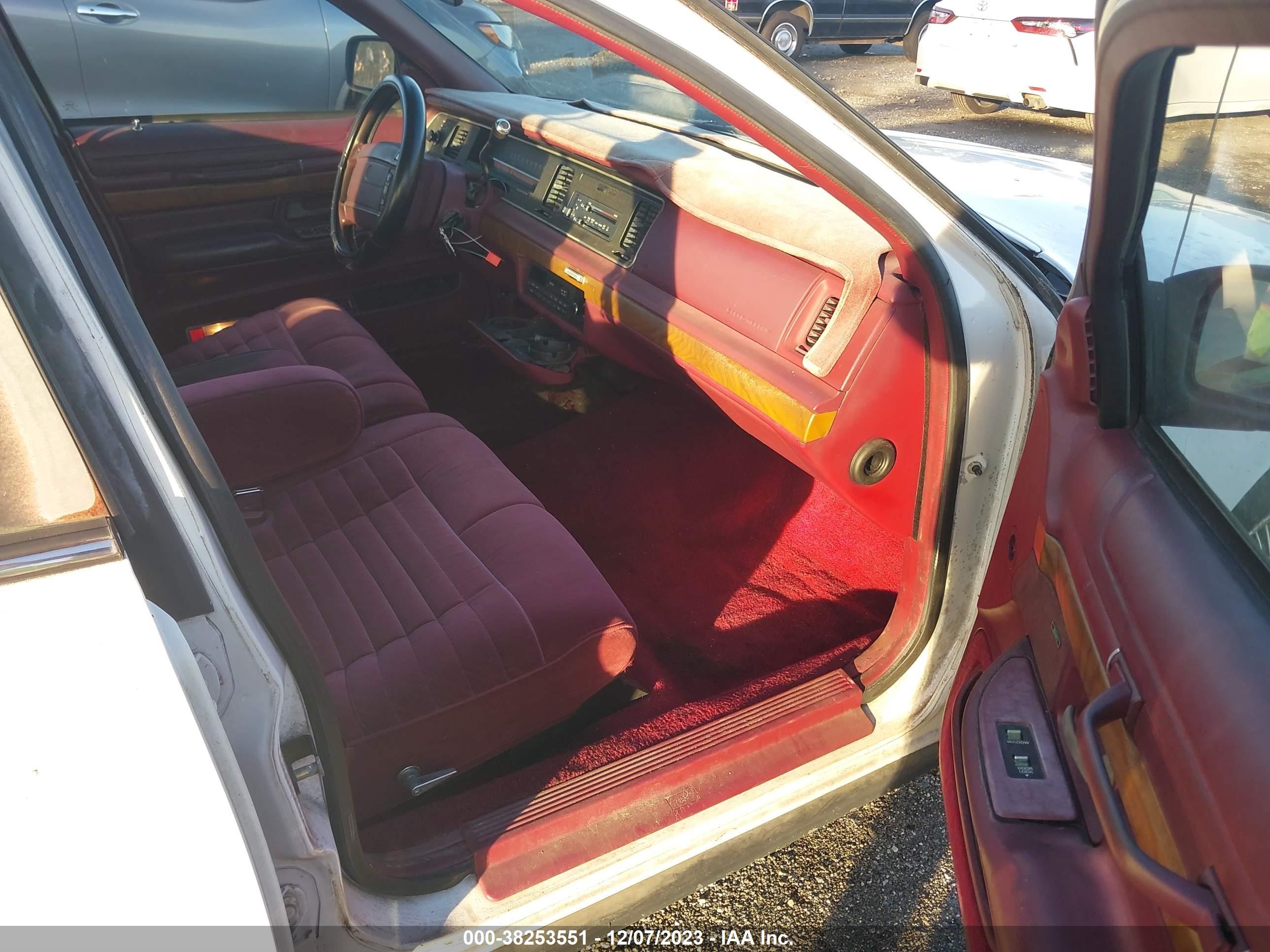 Photo 4 VIN: 2MELM74W1PX659806 - MERCURY GRAND MARQUIS 