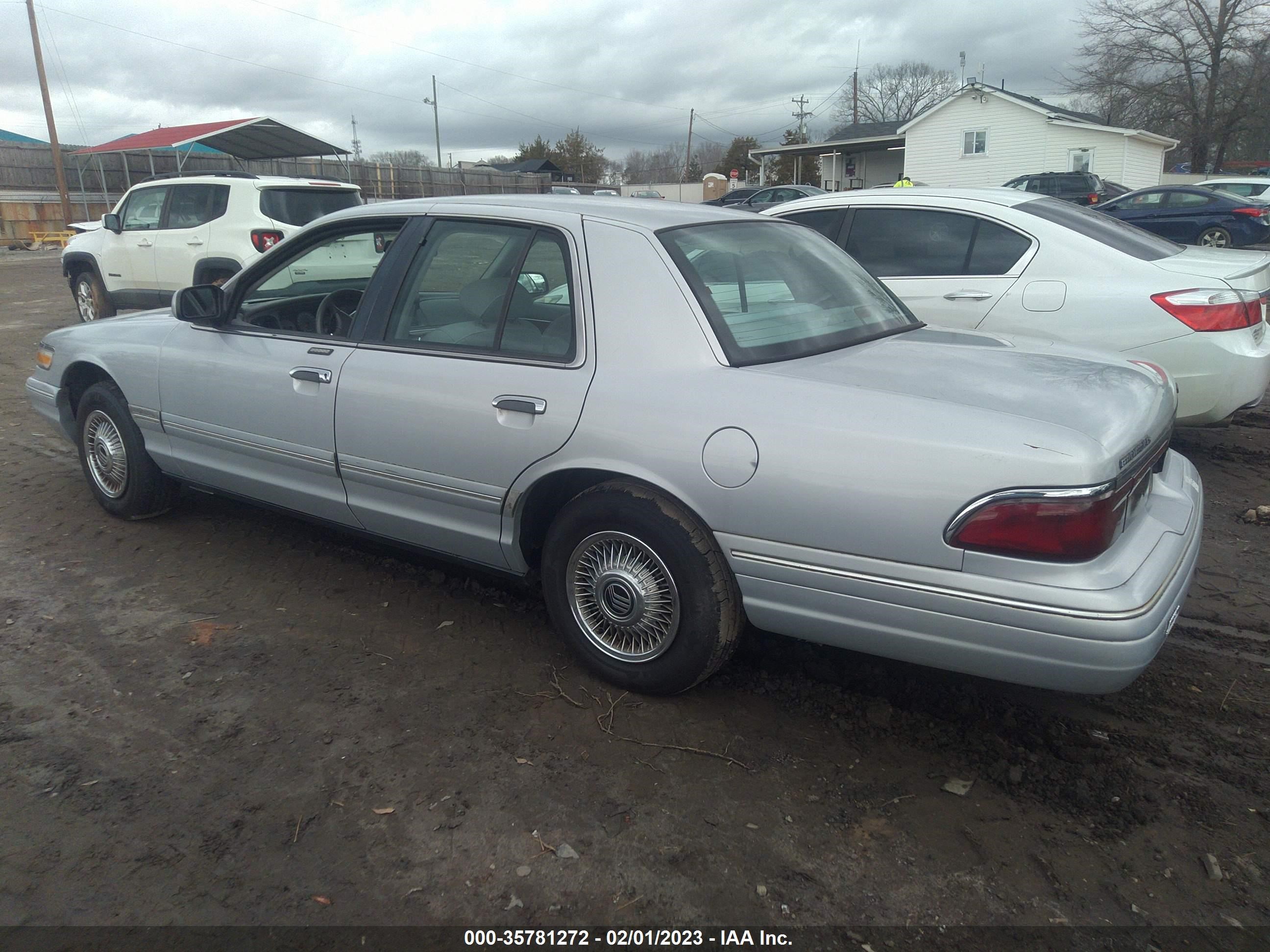 Photo 2 VIN: 2MELM74W1VX658734 - MERCURY GRAND MARQUIS 