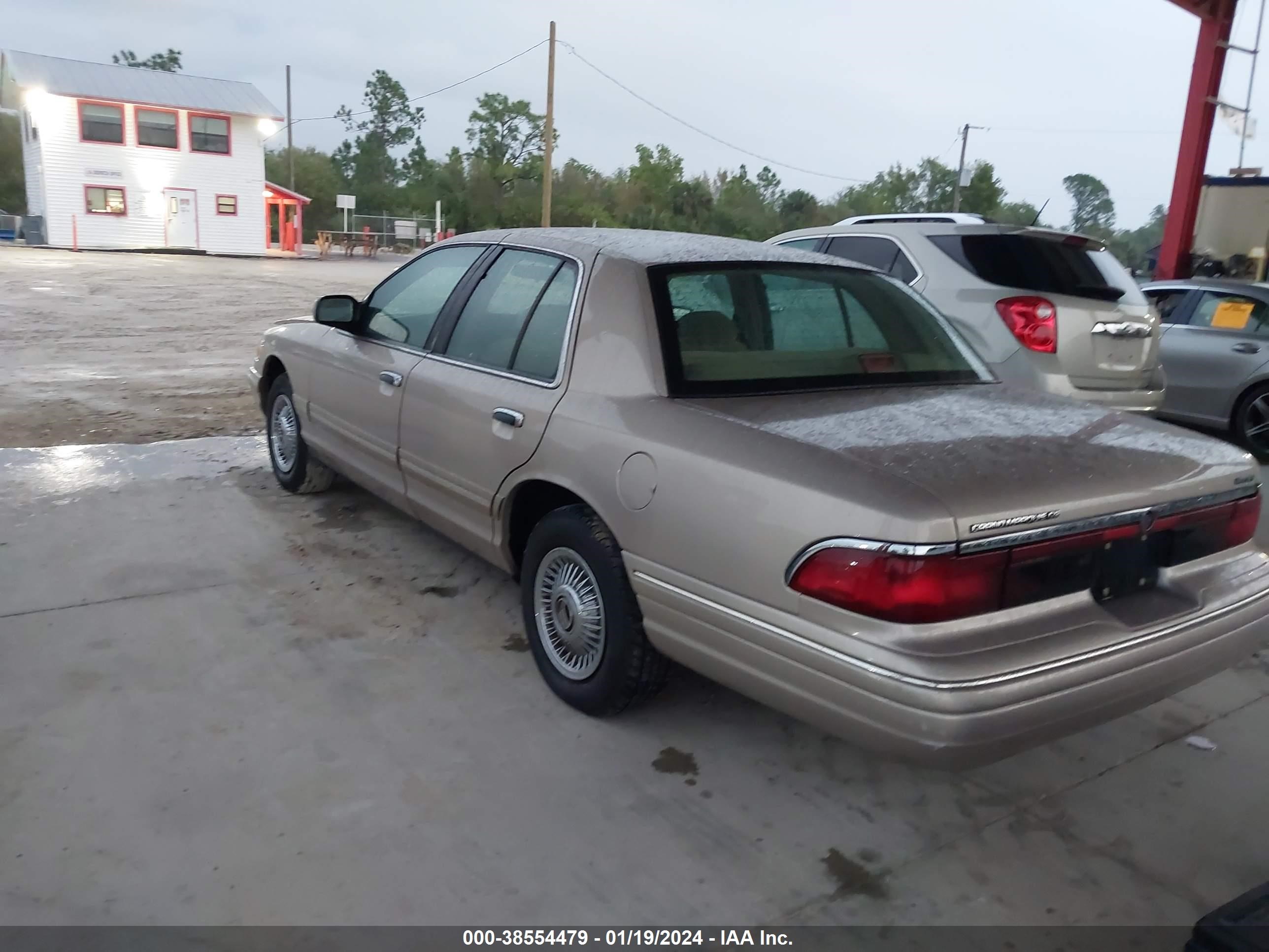 Photo 2 VIN: 2MELM74W2VX737958 - MERCURY GRAND MARQUIS 