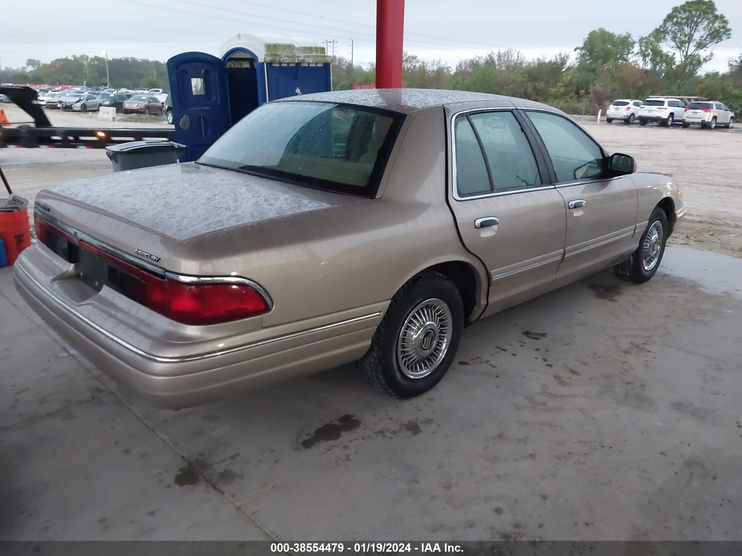 Photo 3 VIN: 2MELM74W2VX737958 - MERCURY GRAND MARQUIS 